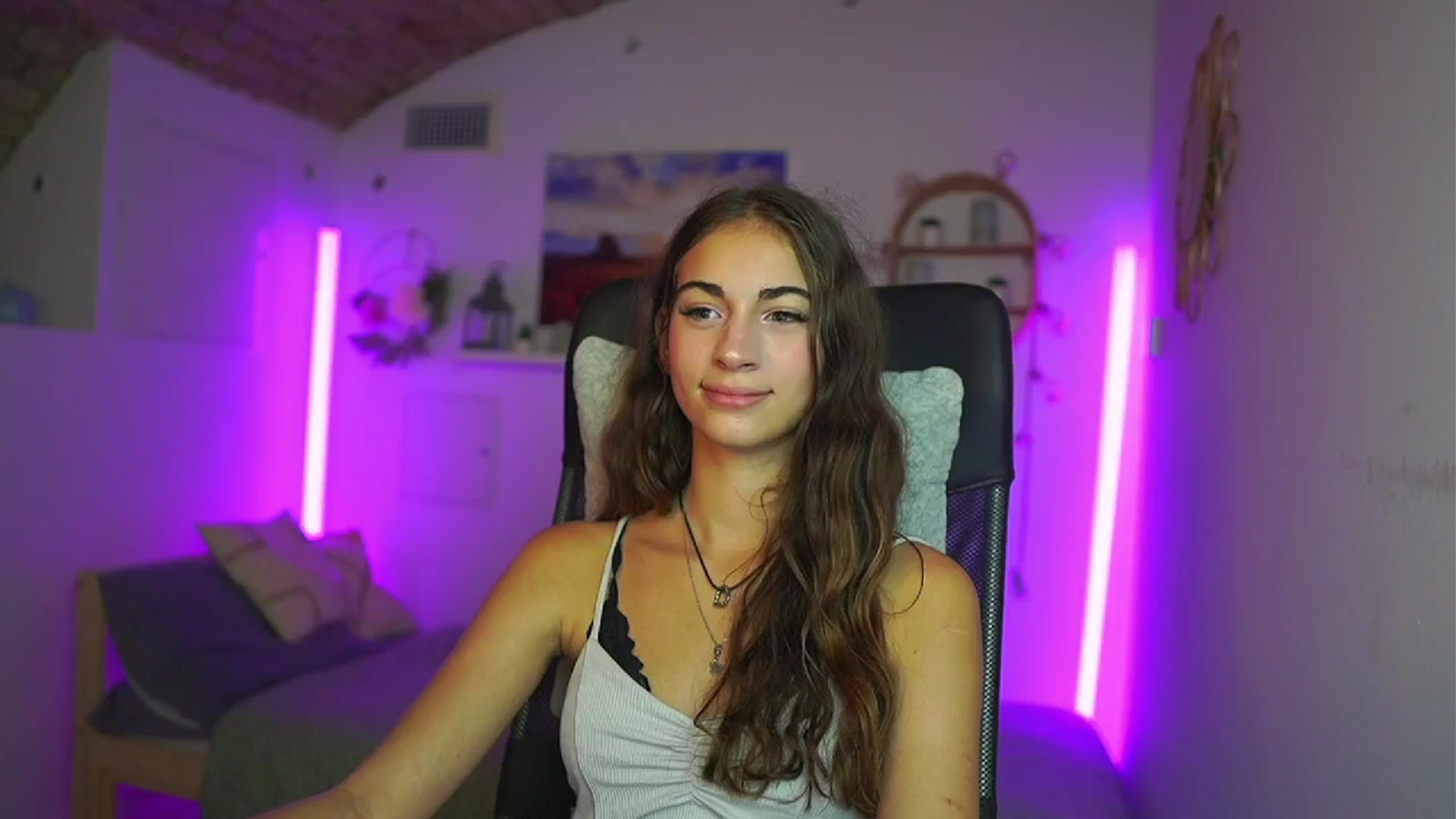 Gallery image thumbnail from Sophie__Grey's myfreecams stream on, 08/03/2025, 15:30 image 1 of 20