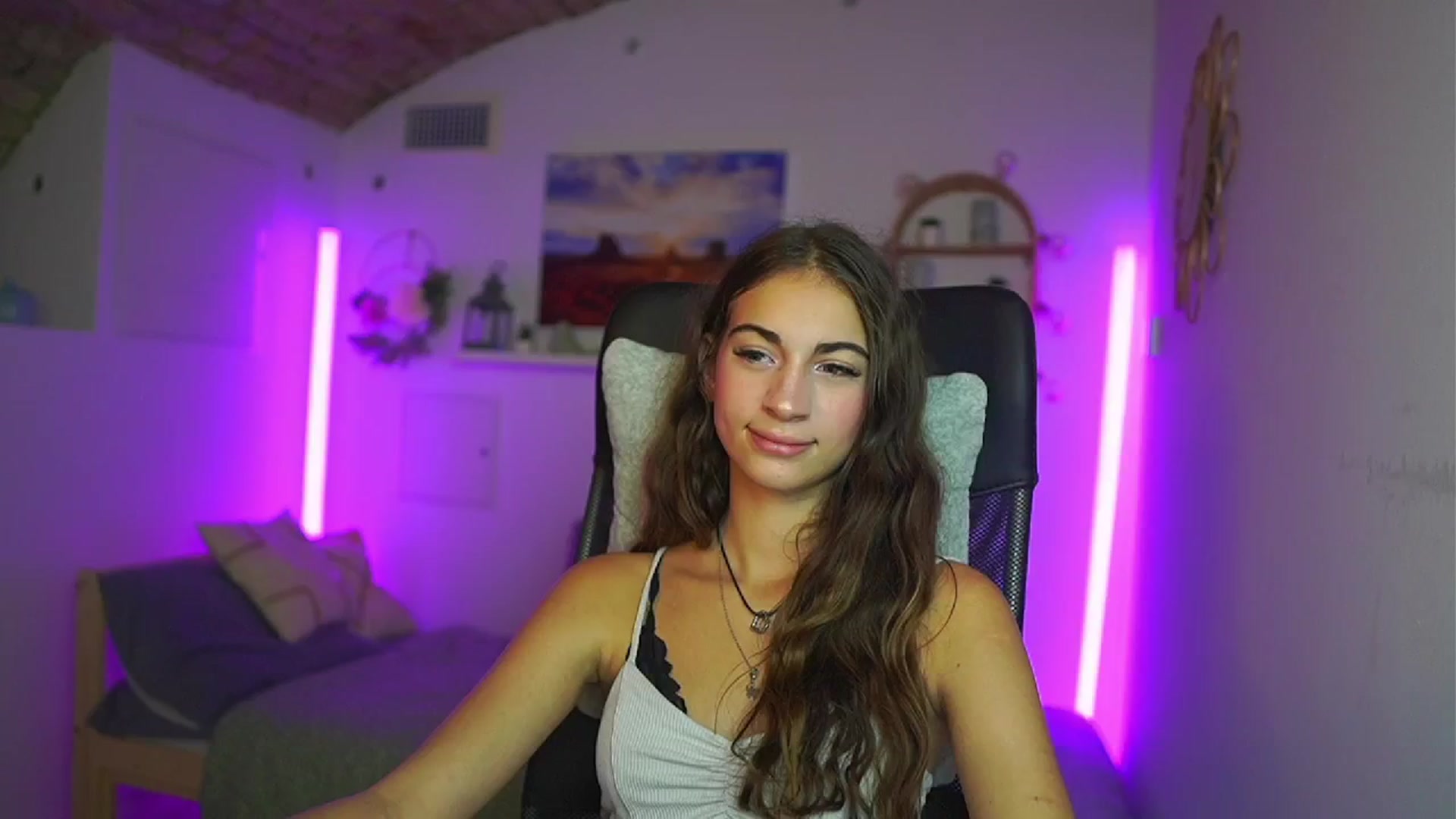 Gallery image thumbnail from Sophie__Grey's myfreecams stream on, 08/03/2025, 15:30 image 3 of 20