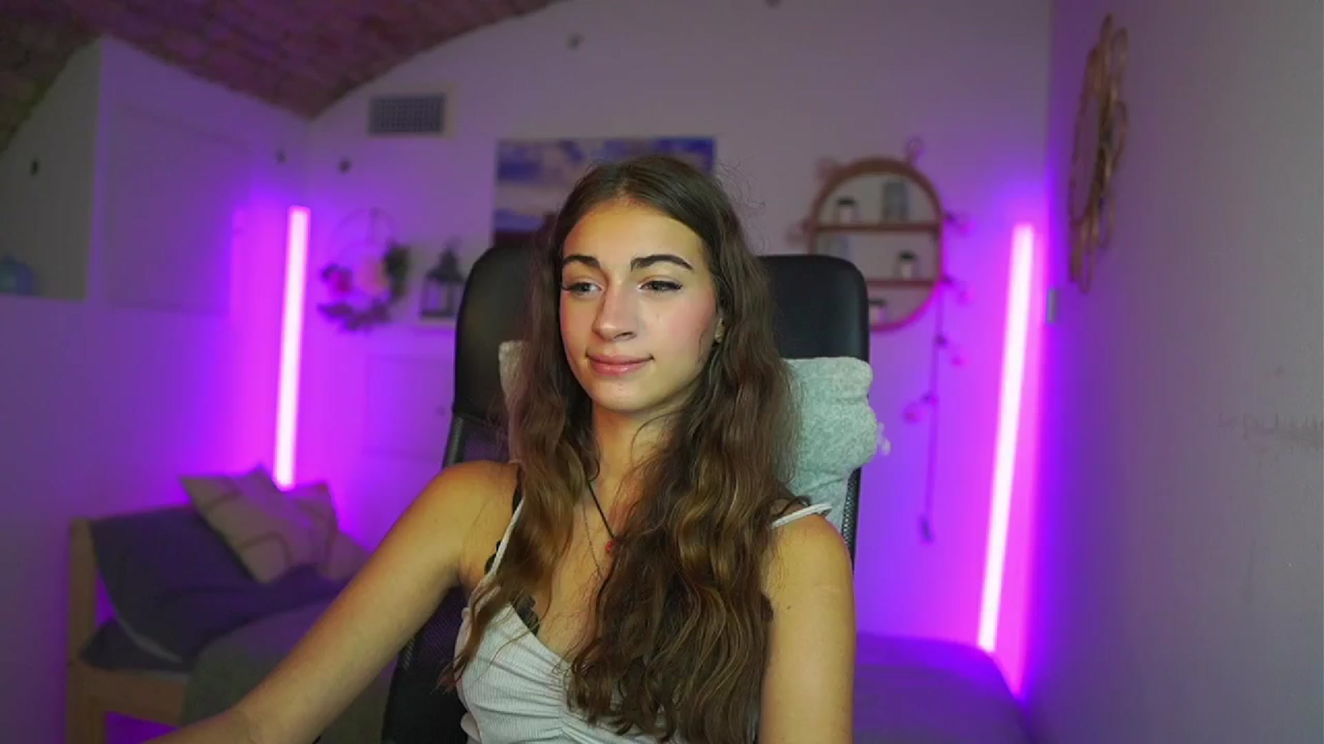 Gallery image thumbnail from Sophie__Grey's myfreecams stream on, 08/03/2025, 15:30 image 11 of 20