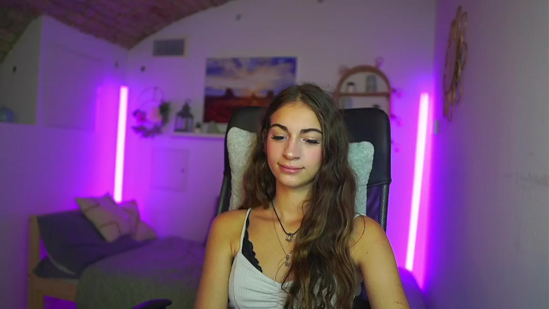 Gallery image thumbnail from Sophie__Grey's myfreecams stream on, 08/03/2025, 15:30 image 4 of 20