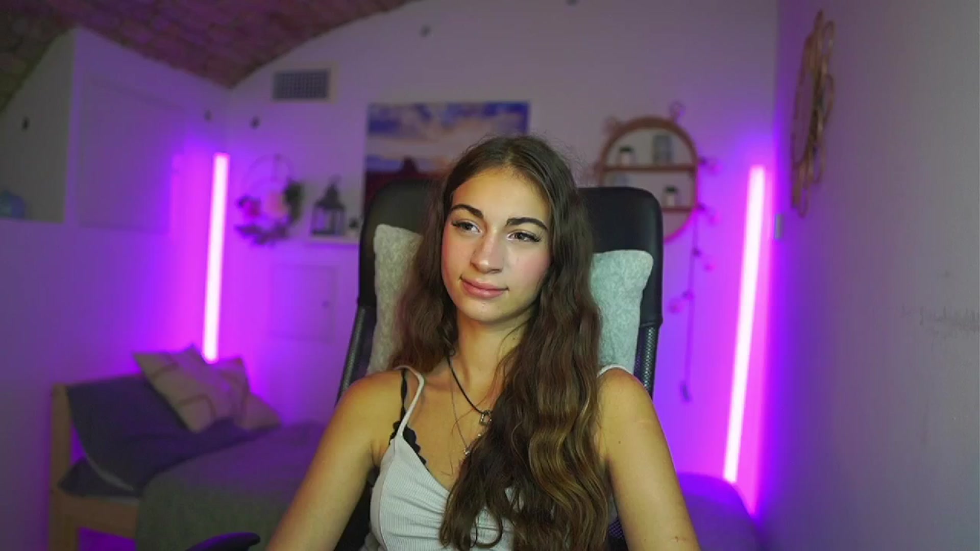 Gallery image thumbnail from Sophie__Grey's myfreecams stream on, 08/03/2025, 15:30 image 19 of 20