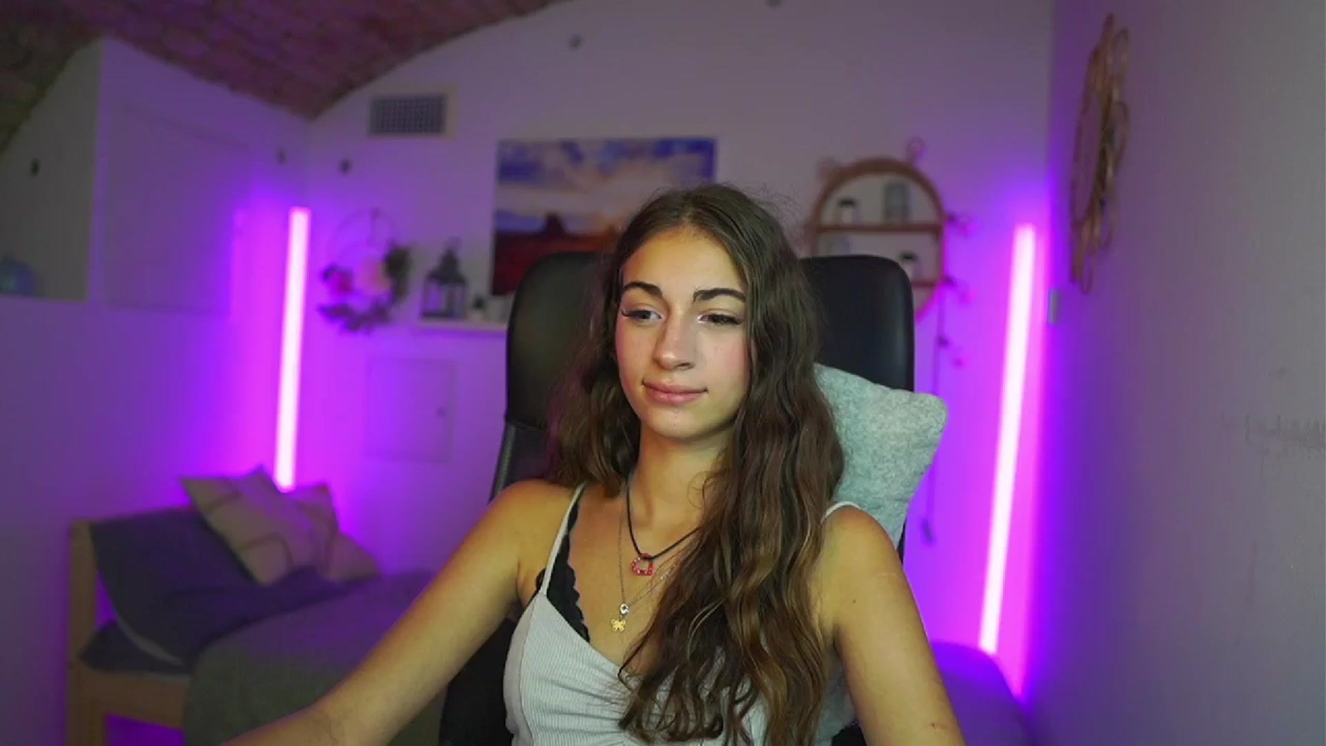 Gallery image thumbnail from Sophie__Grey's myfreecams stream on, 08/03/2025, 15:30 image 7 of 20