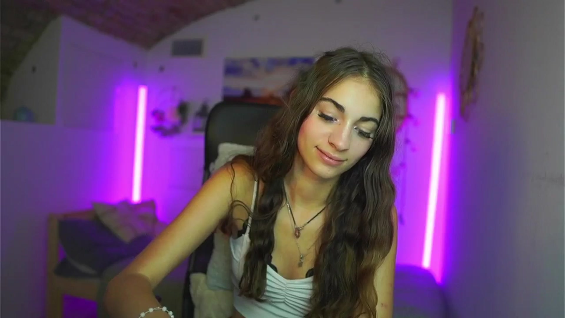 Gallery image thumbnail from Sophie__Grey's myfreecams stream on, 08/03/2025, 21:04 image 20 of 20