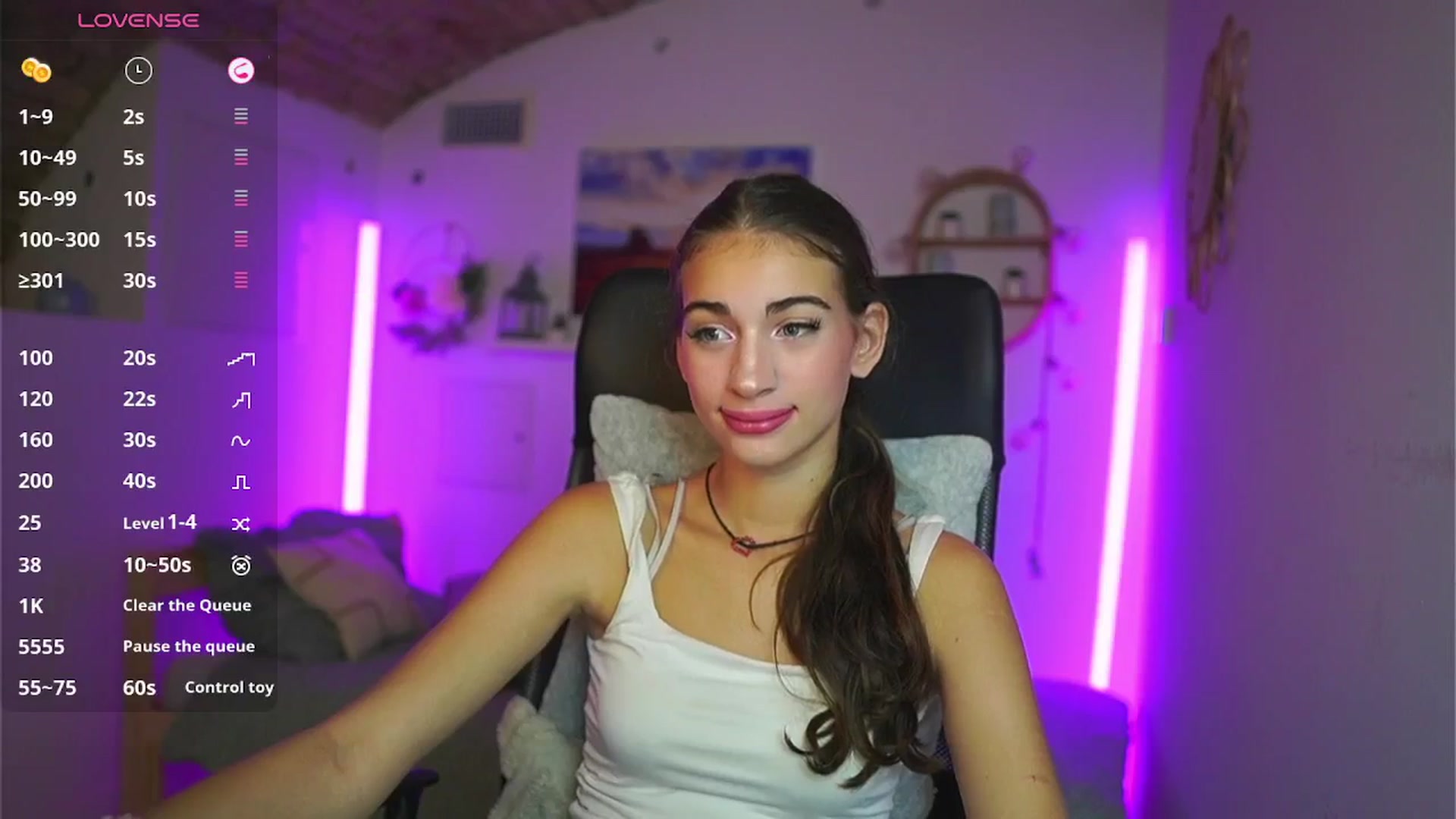 Gallery image thumbnail from Sophie__Grey's myfreecams stream on, 08/08/2025, 14:37 image 18 of 20