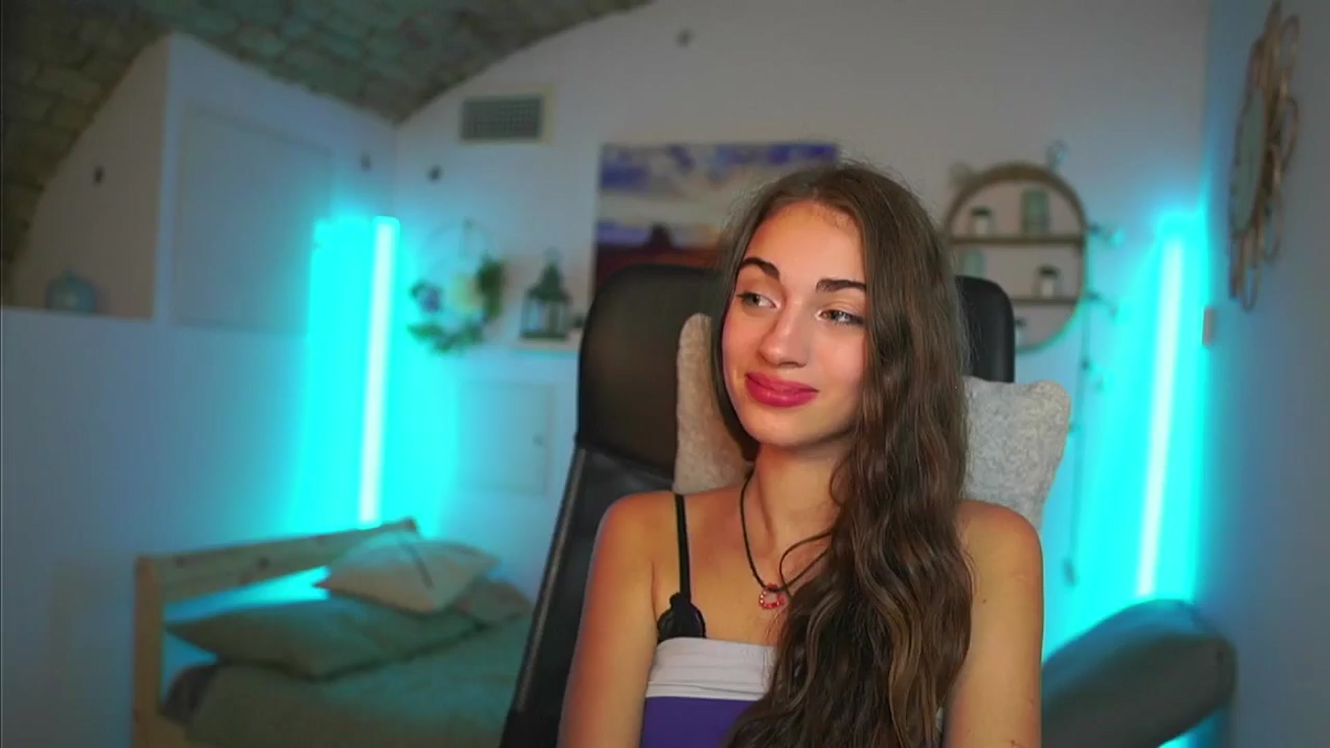 Gallery image thumbnail from Sophie__Grey's myfreecams stream on, 08/24/2025, 15:19 image 4 of 20