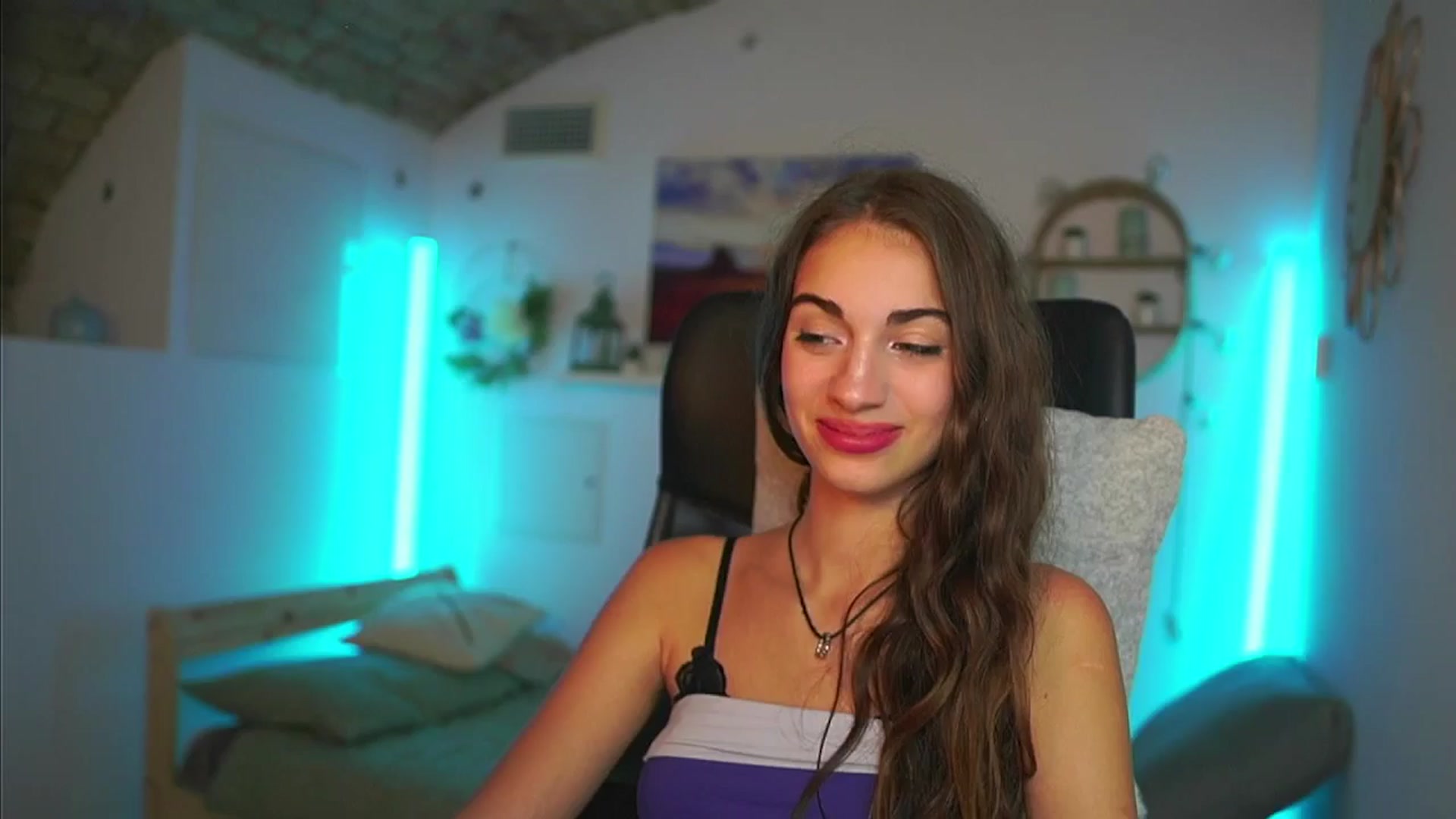 Gallery image thumbnail from Sophie__Grey's myfreecams stream on, 08/24/2025, 15:19 image 3 of 20