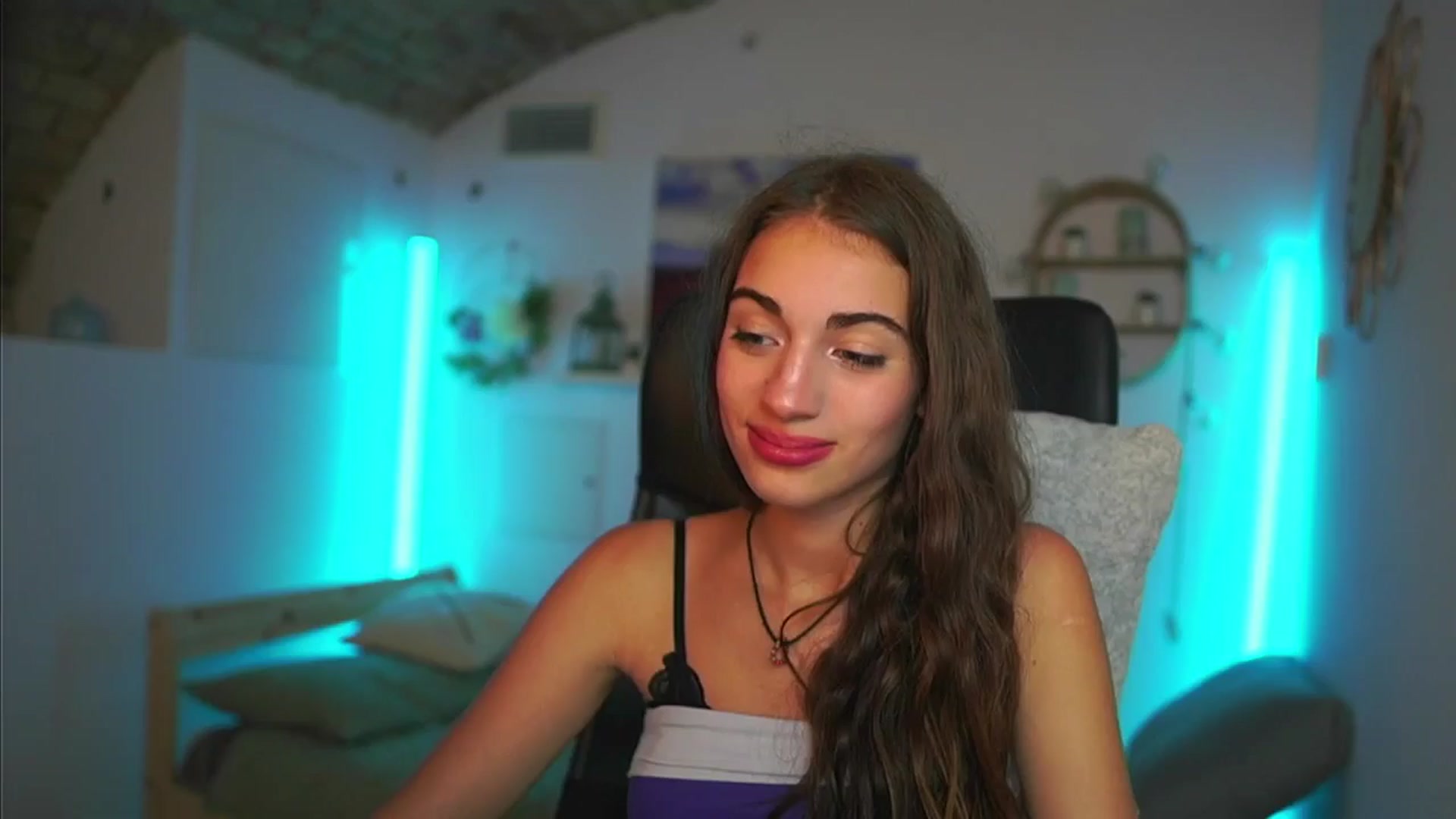 Gallery image thumbnail from Sophie__Grey's myfreecams stream on, 08/24/2025, 15:19 image 5 of 20