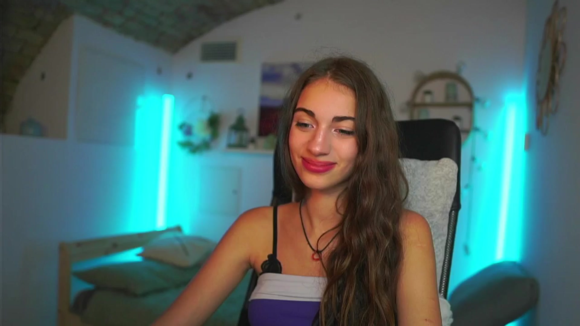 Gallery image thumbnail from Sophie__Grey's myfreecams stream on, 08/24/2025, 15:19 image 6 of 20