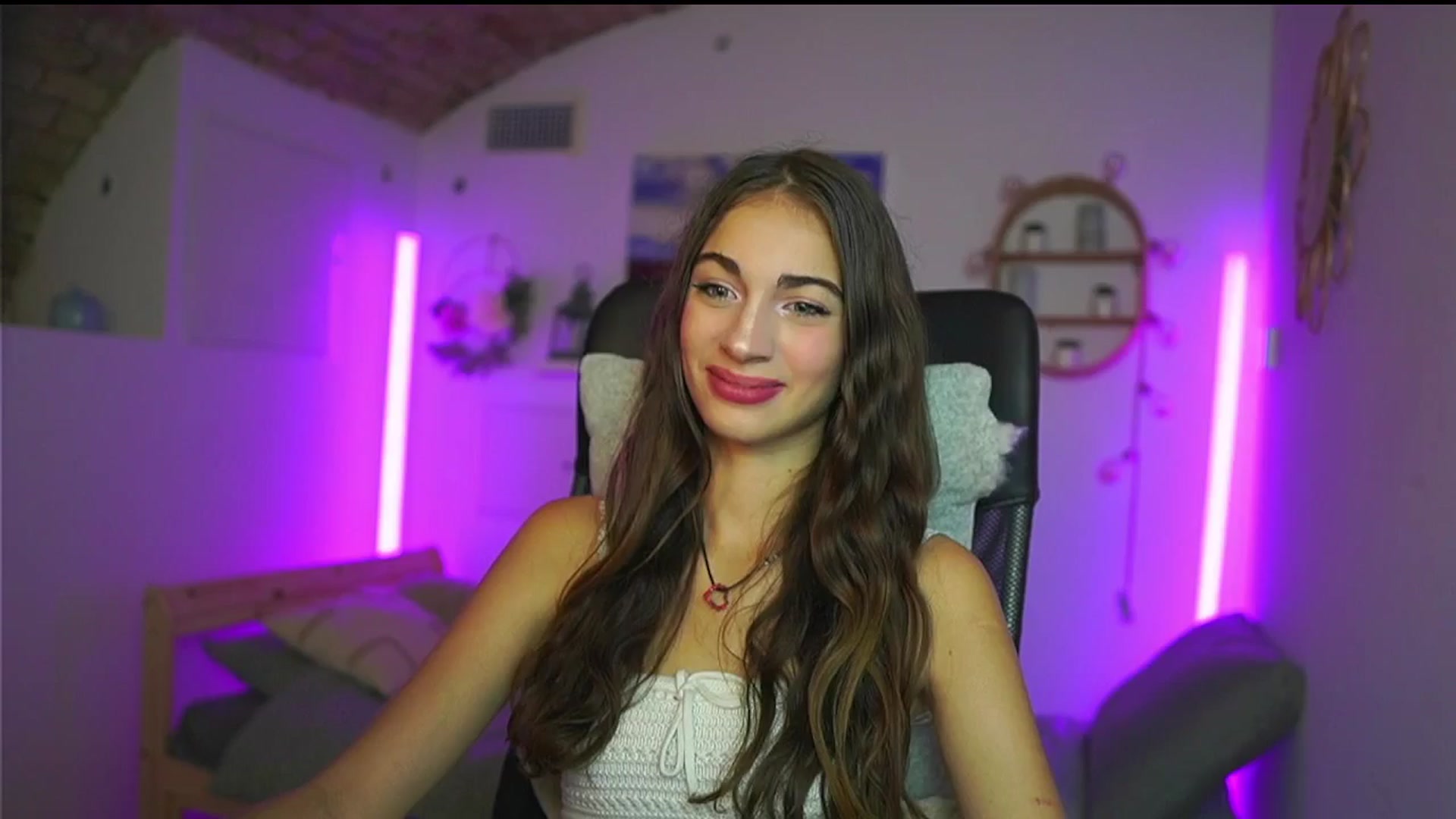 Gallery image thumbnail from Sophie__Grey's myfreecams stream on, 08/28/2025, 14:13 image 9 of 20