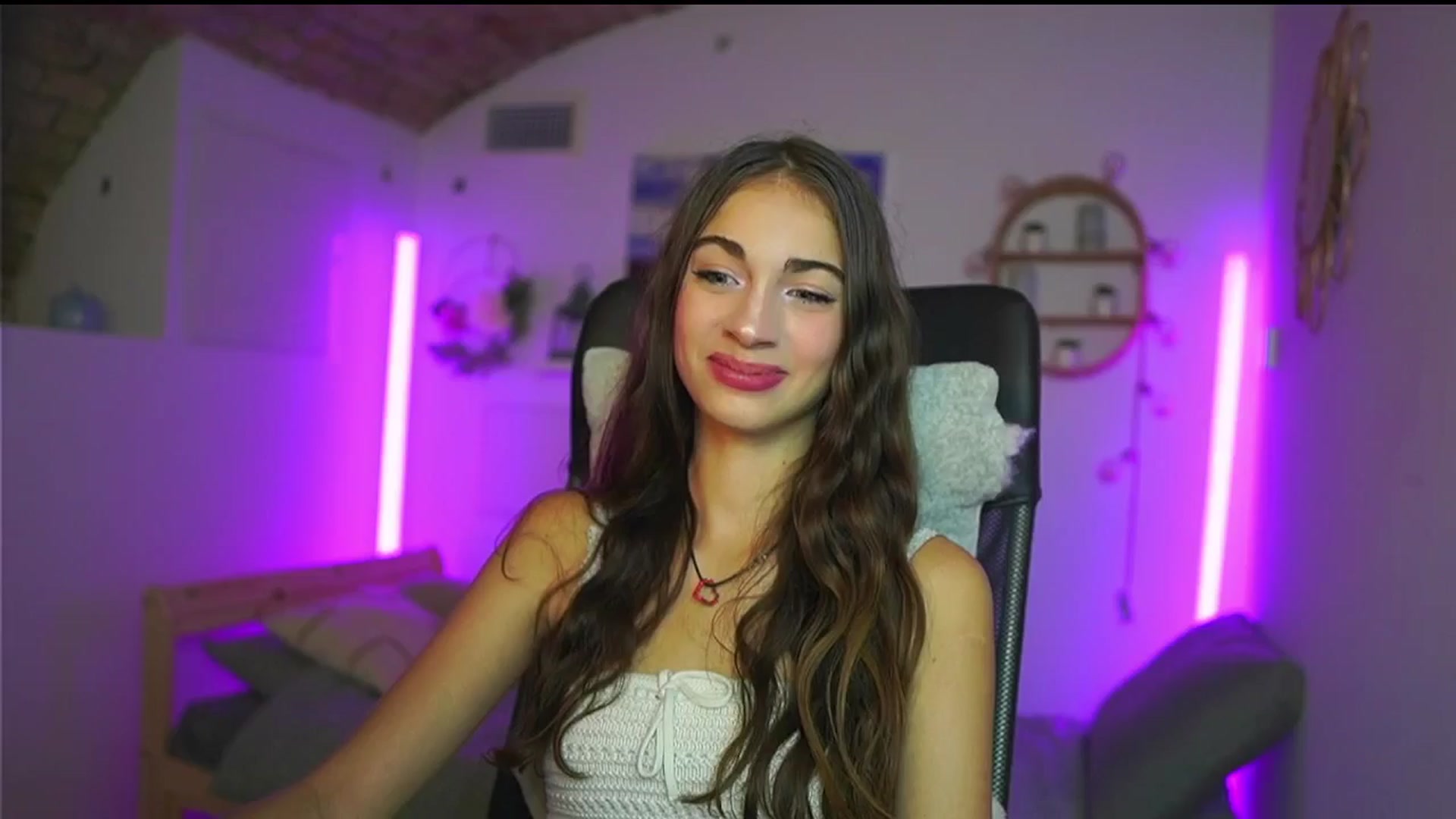 Gallery image thumbnail from Sophie__Grey's myfreecams stream on, 08/28/2025, 14:13 image 12 of 20