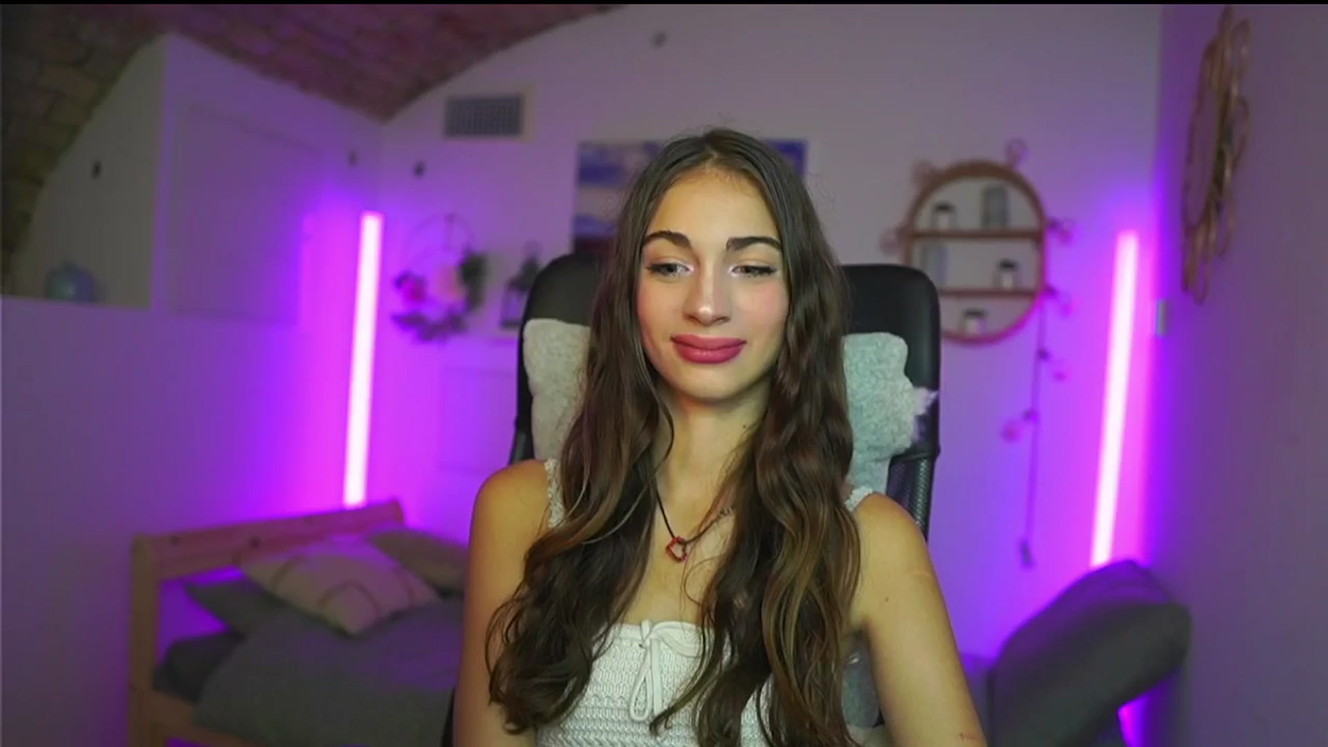 Gallery image thumbnail from Sophie__Grey's myfreecams stream on, 08/28/2025, 14:13 image 7 of 20