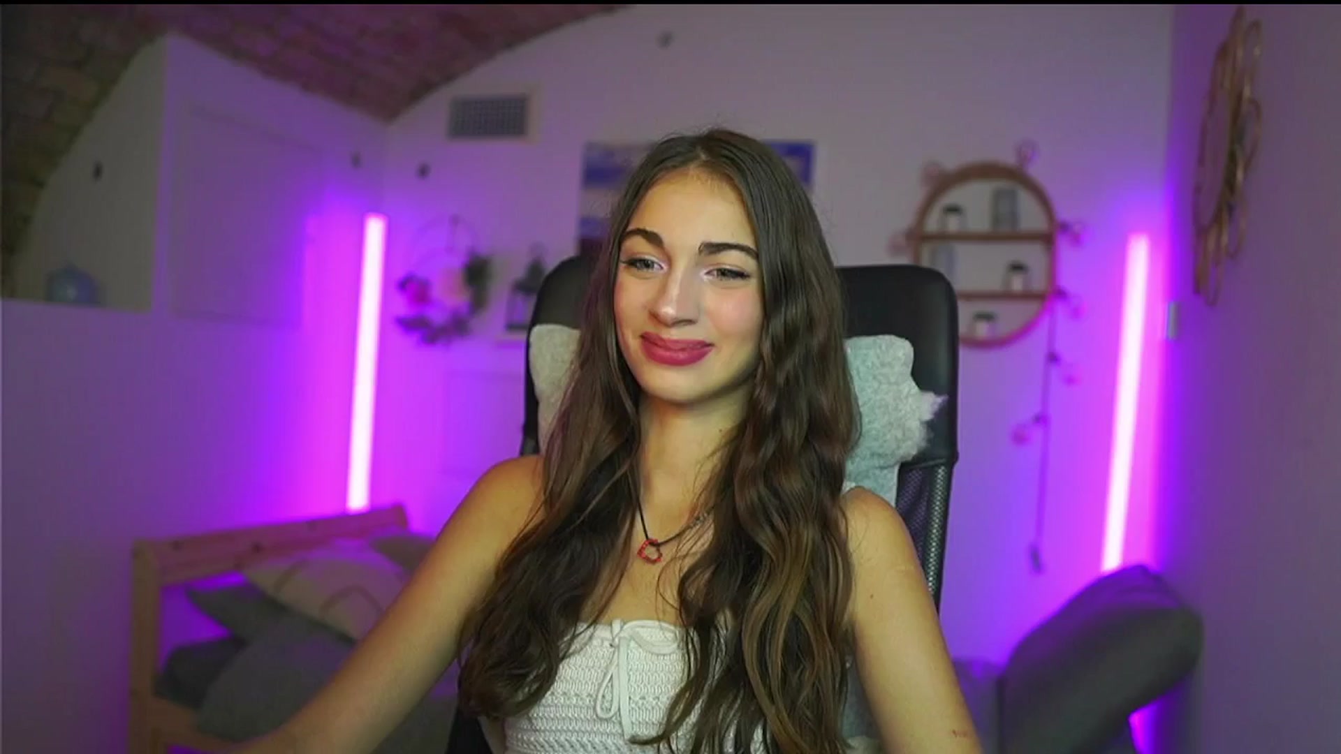 Gallery image thumbnail from Sophie__Grey's myfreecams stream on, 08/28/2025, 14:13 image 10 of 20