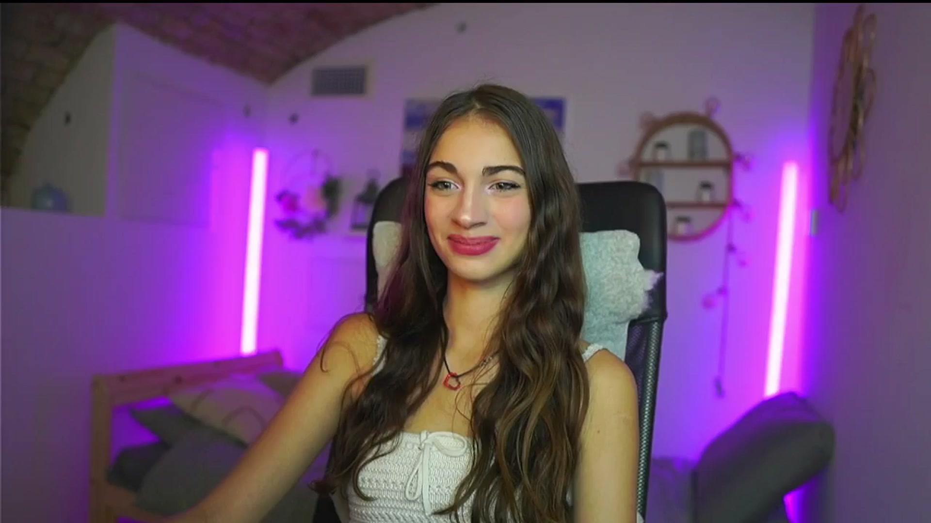 Gallery image thumbnail from Sophie__Grey's myfreecams stream on, 08/28/2025, 14:13 image 13 of 20