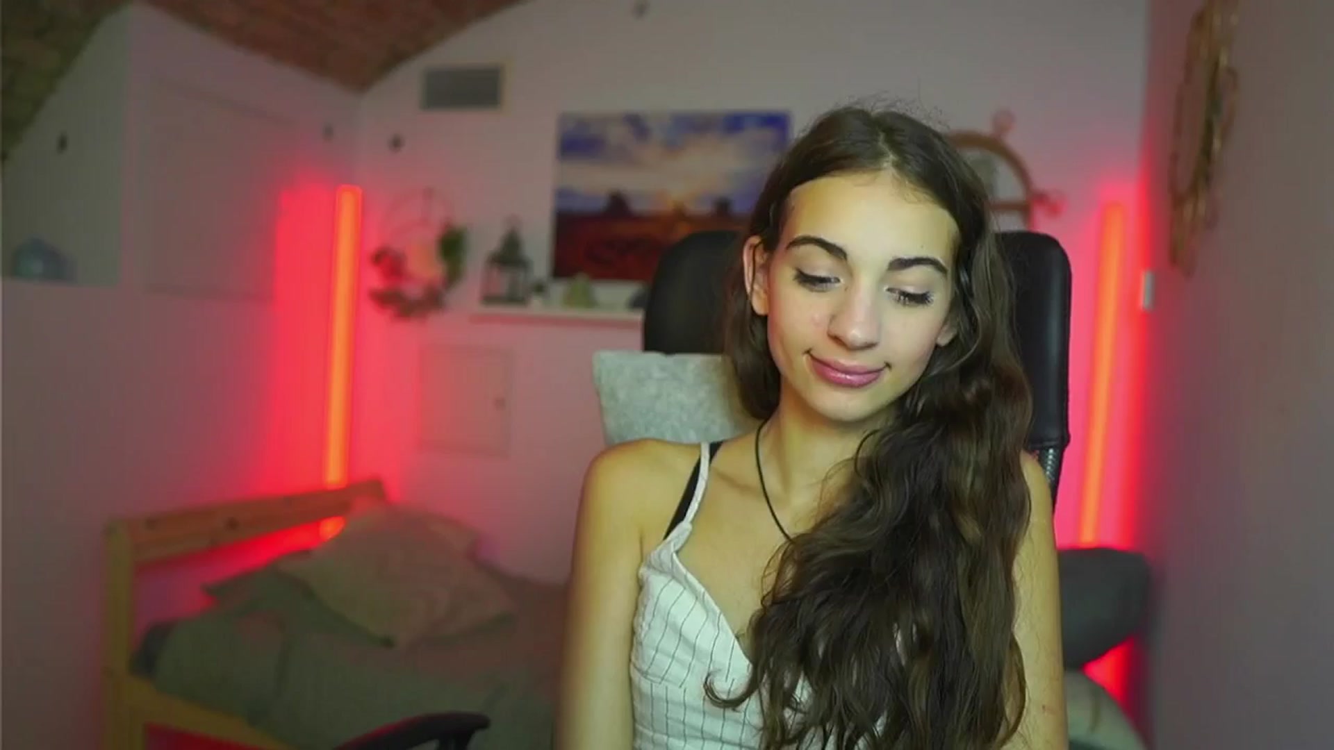Gallery image thumbnail from Sophie__Grey's myfreecams stream on, 08/29/2025, 15:00 image 19 of 20