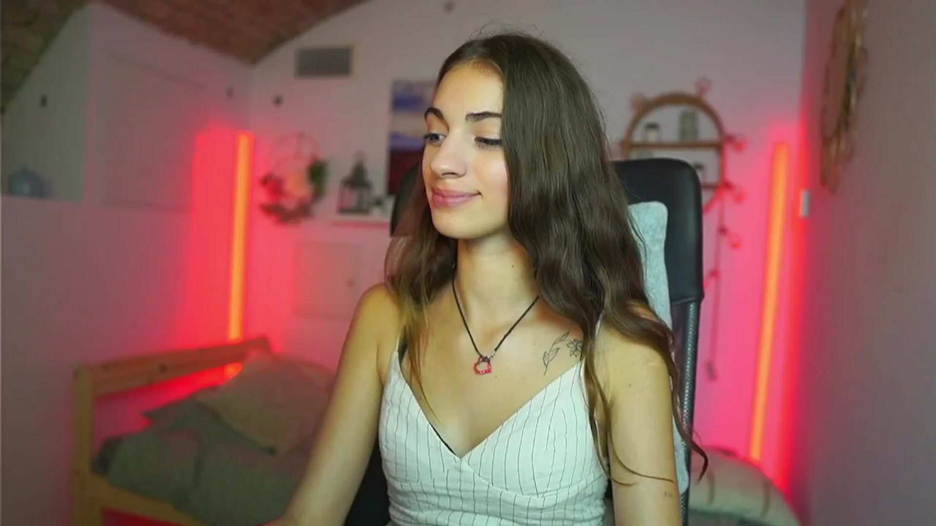 Gallery image thumbnail from Sophie__Grey's myfreecams stream on, 08/29/2025, 15:00 image 3 of 20