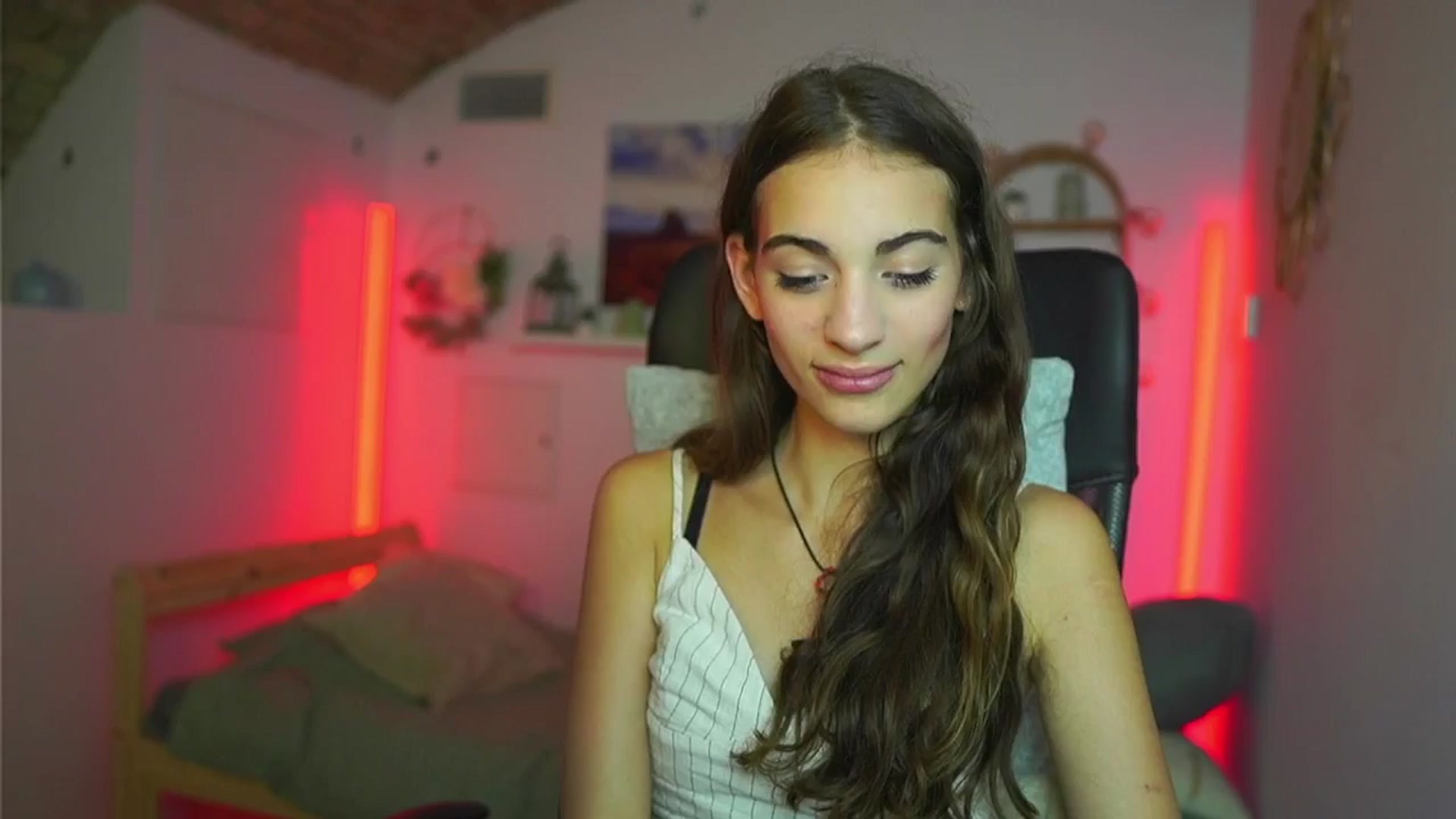 Gallery image thumbnail from Sophie__Grey's myfreecams stream on, 08/29/2025, 15:00 image 10 of 20