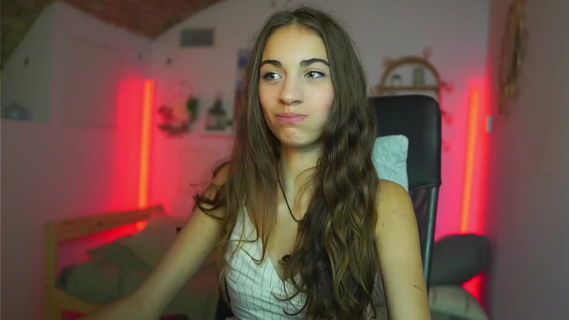 Gallery image thumbnail from Sophie__Grey's myfreecams stream on, 08/29/2025, 15:00 image 9 of 20