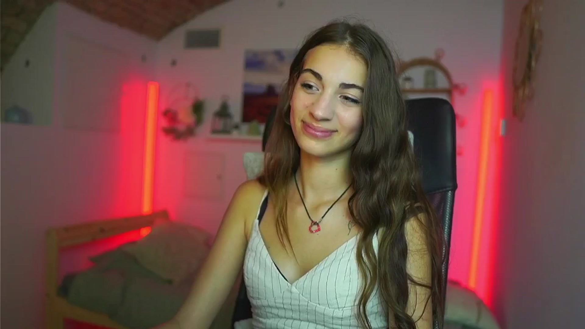 Gallery image thumbnail from Sophie__Grey's myfreecams stream on, 08/29/2025, 15:00 image 1 of 20