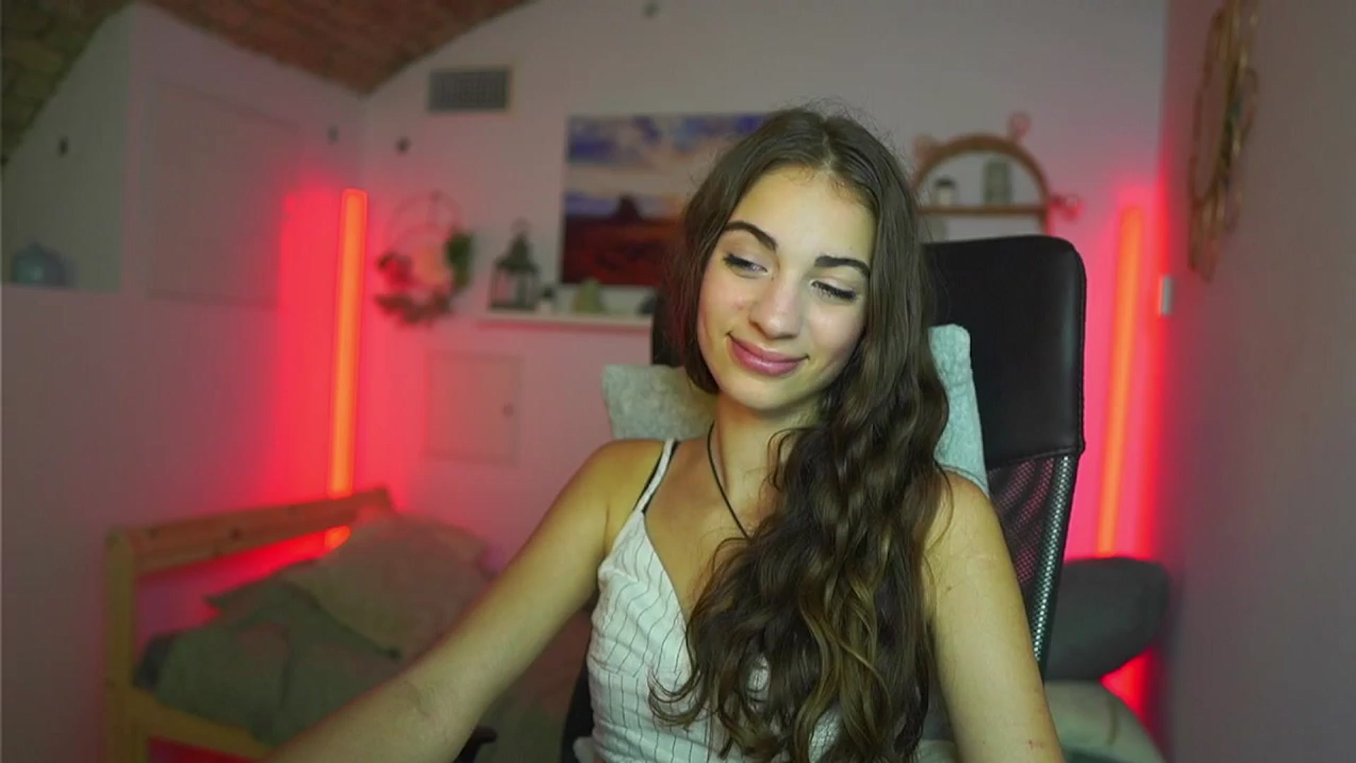 Gallery image thumbnail from Sophie__Grey's myfreecams stream on, 08/29/2025, 15:00 image 17 of 20