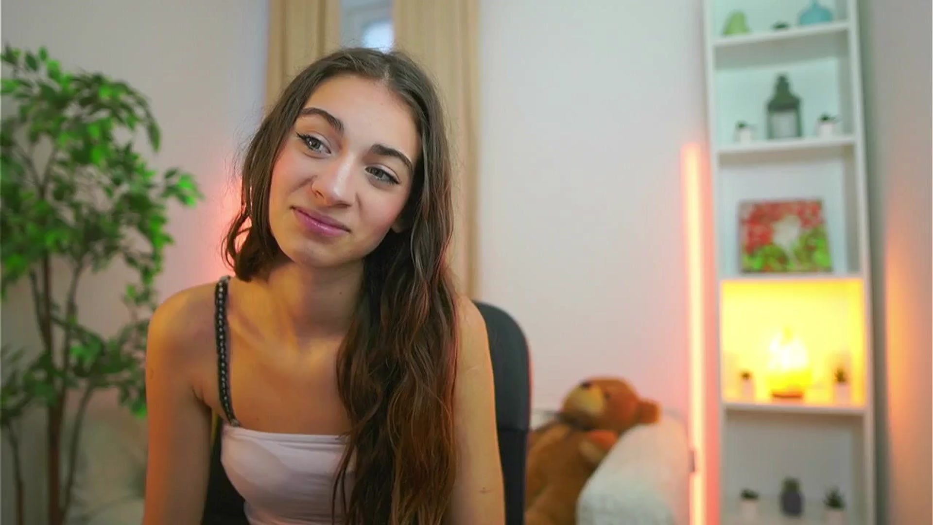 Gallery image thumbnail from Sophie__Grey's myfreecams stream on, 09/10/2025, 14:49 image 17 of 20