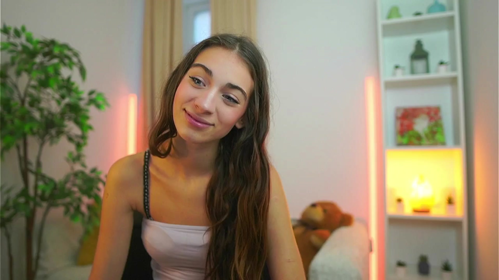 Gallery image thumbnail from Sophie__Grey's myfreecams stream on, 09/10/2025, 14:49 image 16 of 20