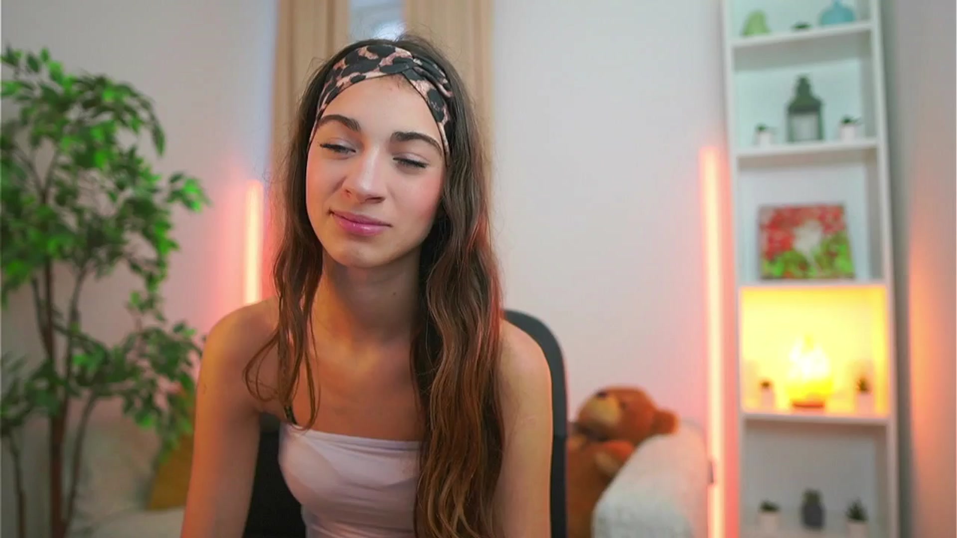 Gallery image thumbnail from Sophie__Grey's myfreecams stream on, 09/10/2025, 14:49 image 7 of 20
