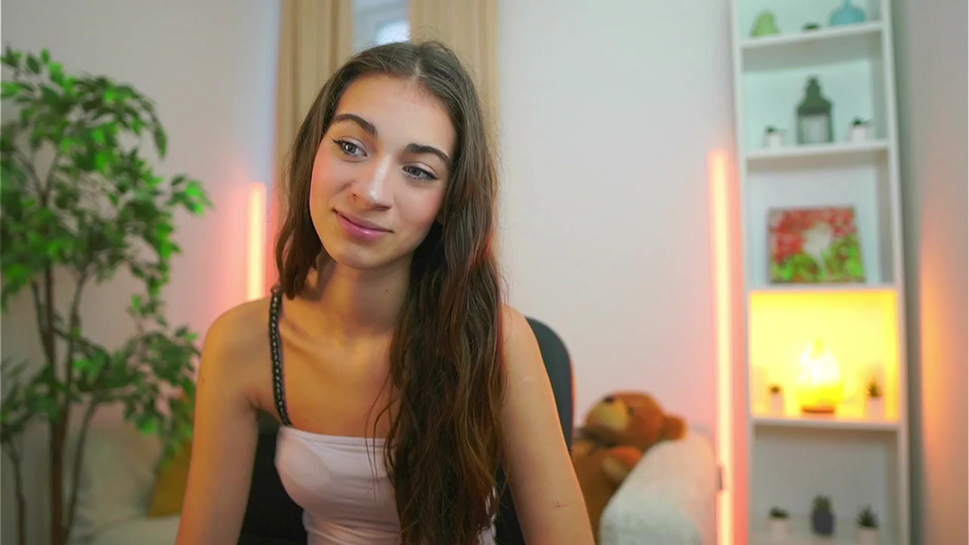 Gallery image thumbnail from Sophie__Grey's myfreecams stream on, 09/10/2025, 14:49 image 9 of 20