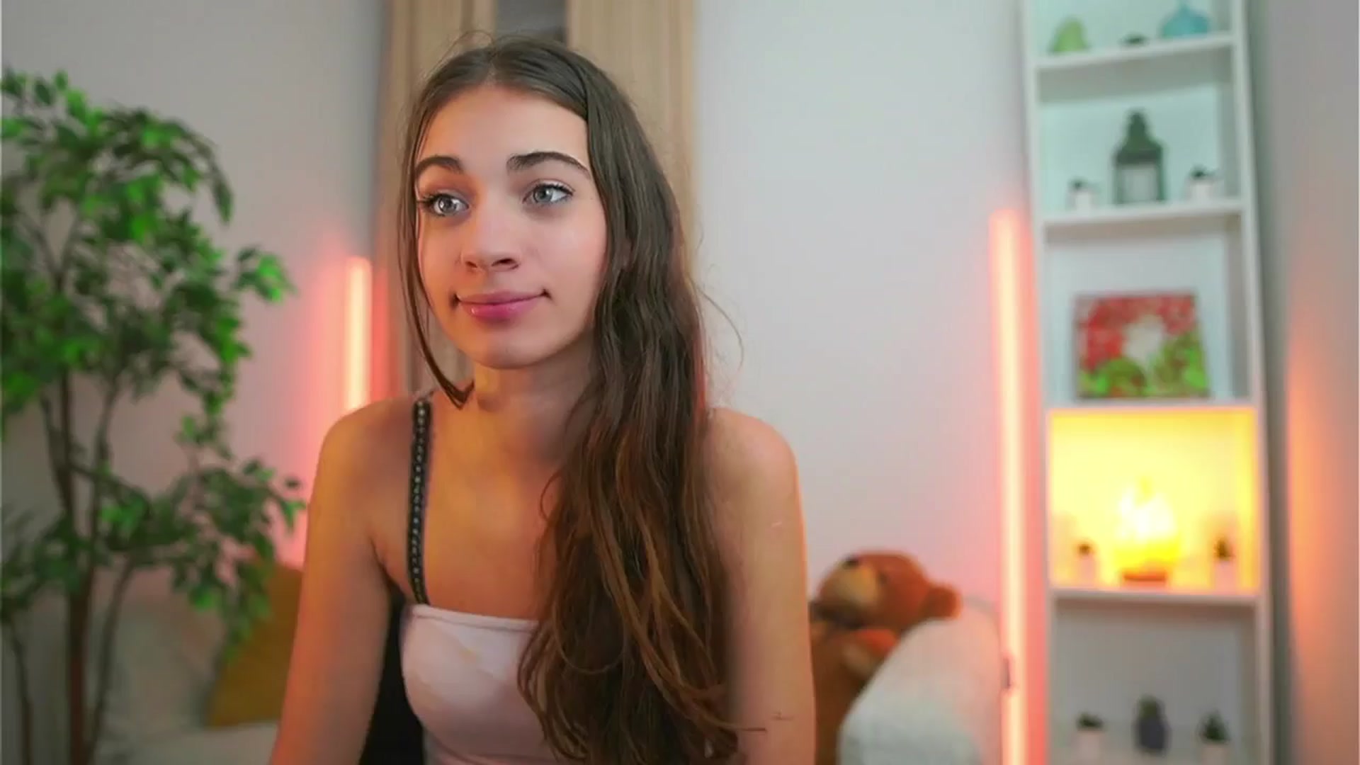 Gallery image thumbnail from Sophie__Grey's myfreecams stream on, 09/10/2025, 18:23 image 17 of 20