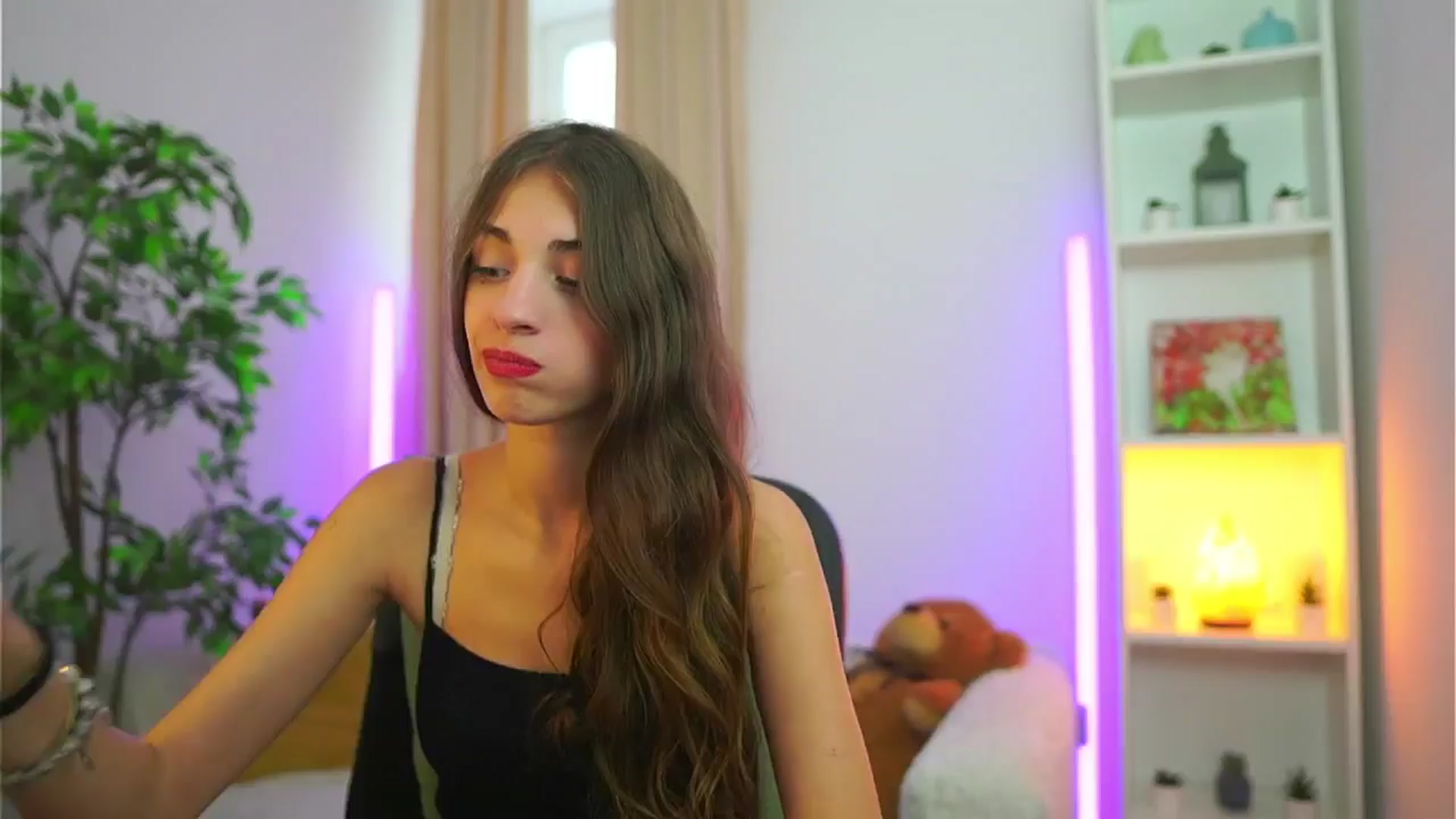 Gallery image thumbnail from Sophie__Grey's myfreecams stream on, 09/11/2025, 13:54 image 16 of 20