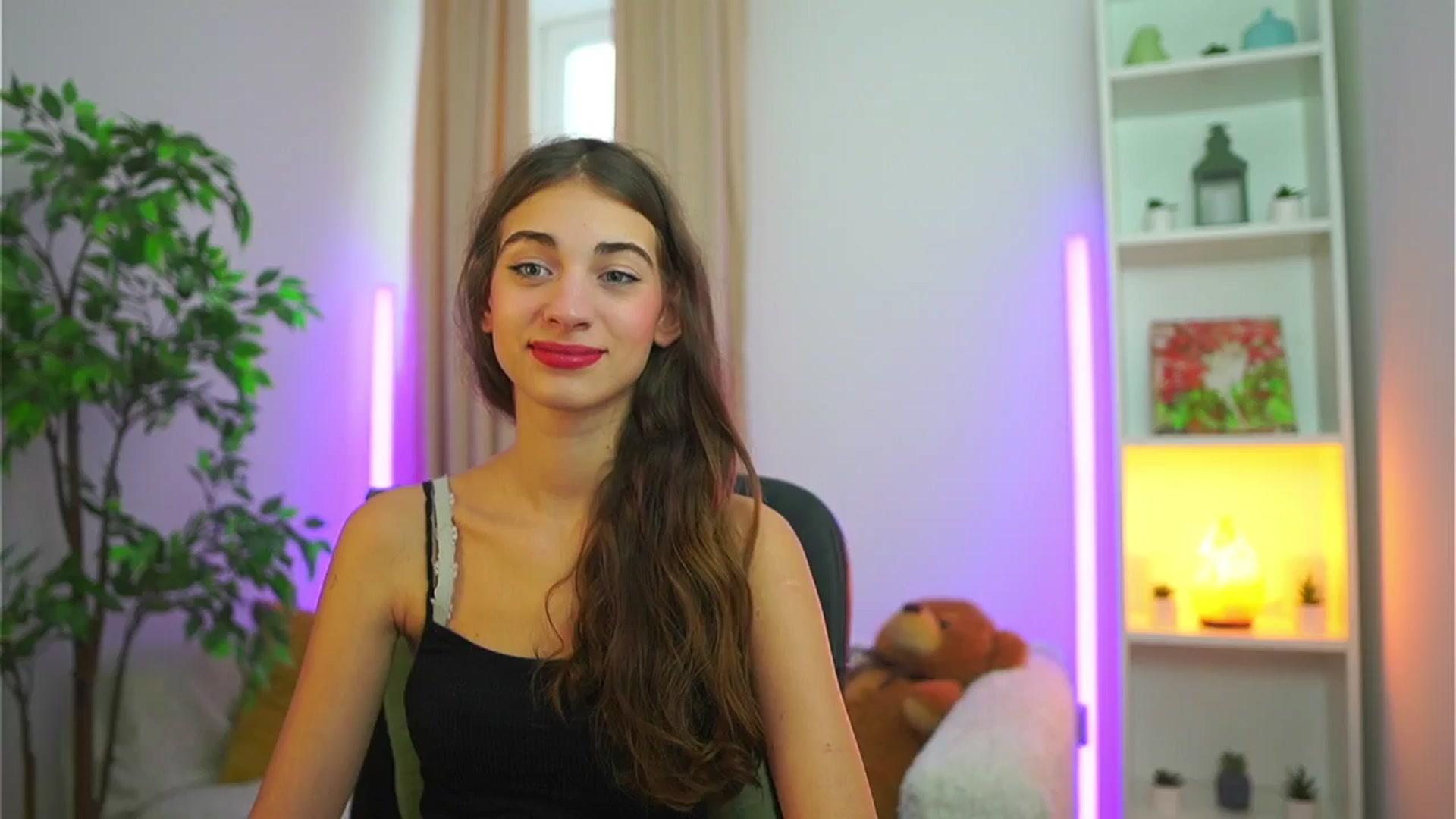 Gallery image thumbnail from Sophie__Grey's myfreecams stream on, 09/11/2025, 13:54 image 17 of 20
