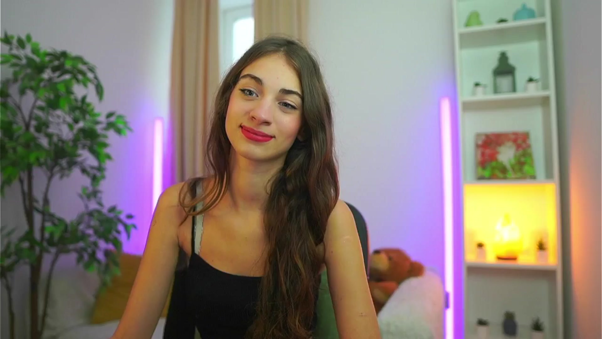Gallery image thumbnail from Sophie__Grey's myfreecams stream on, 09/11/2025, 13:54 image 8 of 20