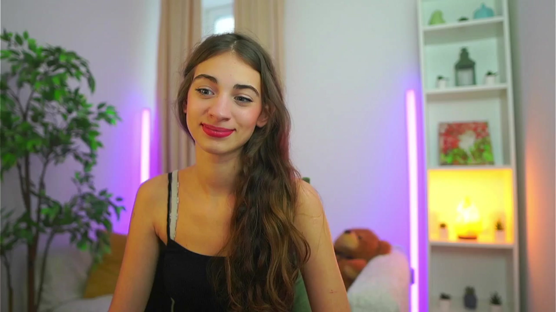 Gallery image thumbnail from Sophie__Grey's myfreecams stream on, 09/11/2025, 15:02 image 6 of 20