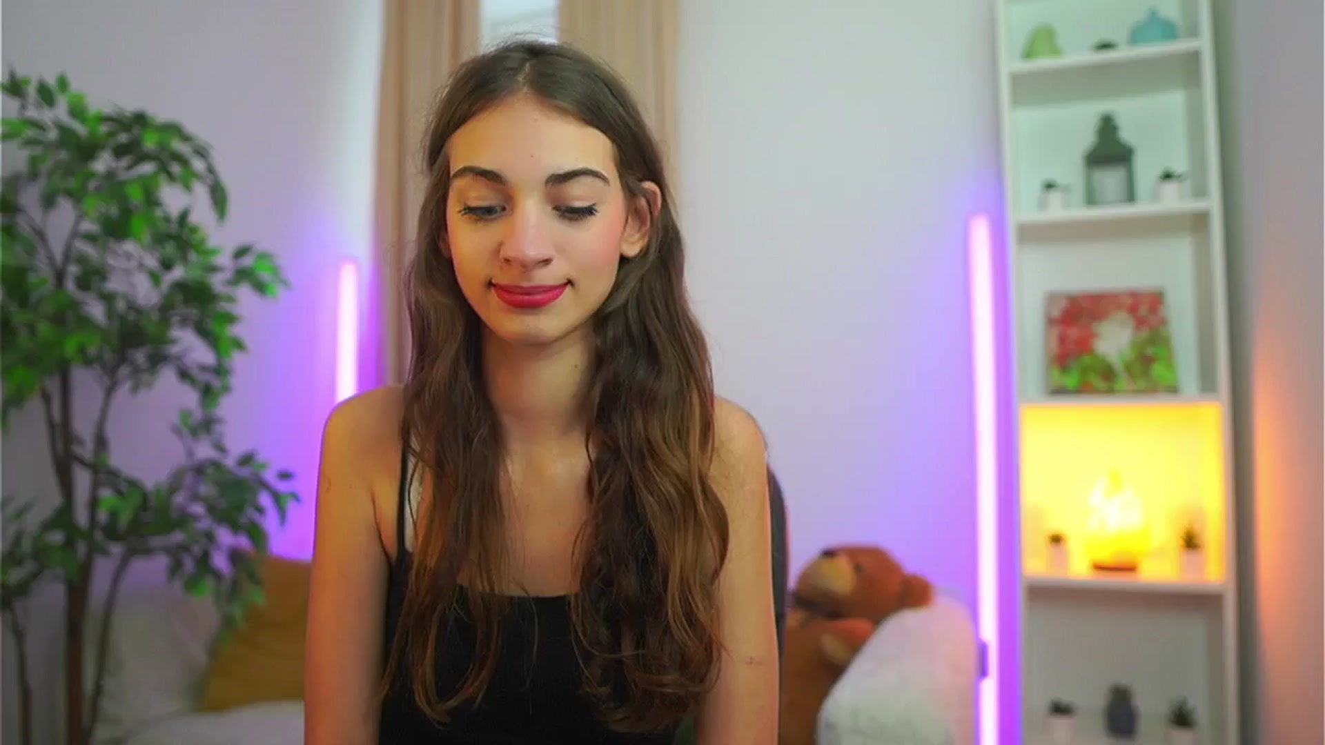 Gallery image thumbnail from Sophie__Grey's myfreecams stream on, 09/11/2025, 15:02 image 3 of 20