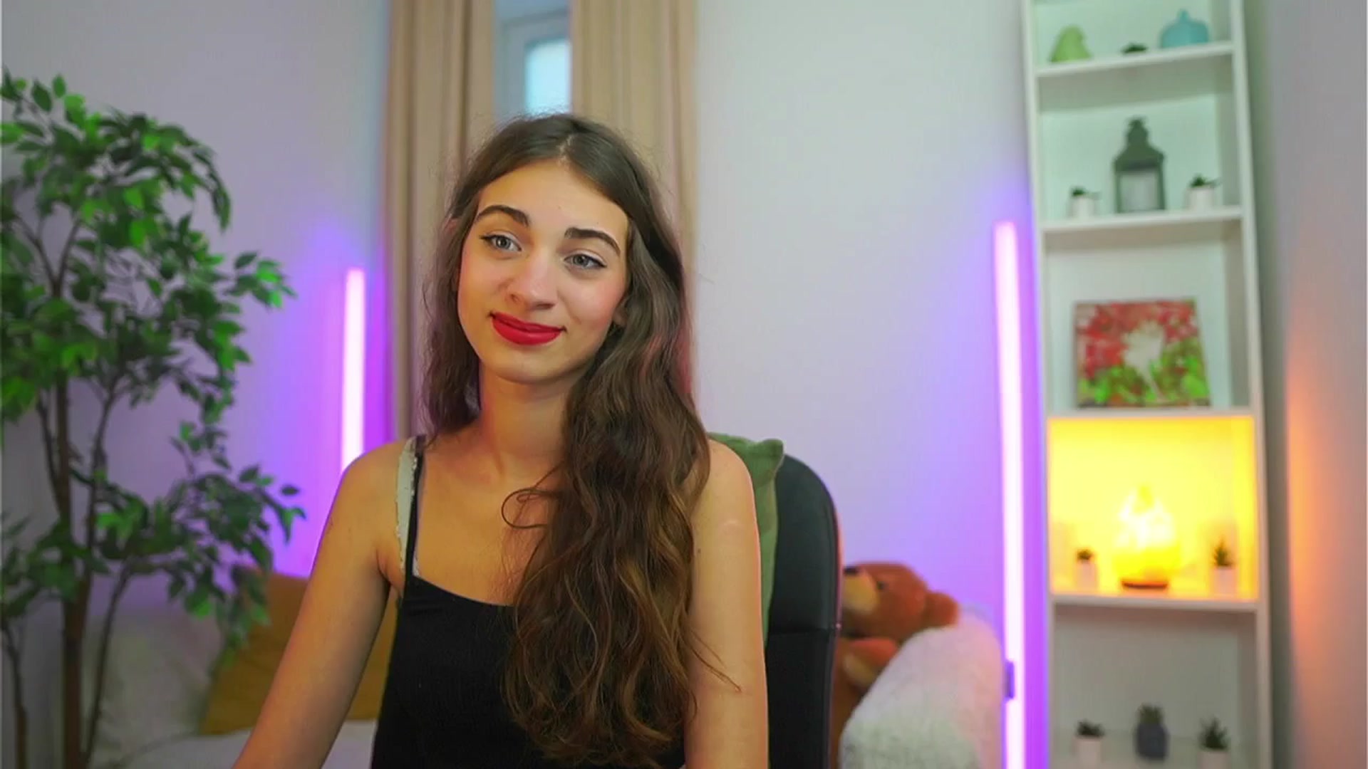 Gallery image thumbnail from Sophie__Grey's myfreecams stream on, 09/11/2025, 17:00 image 13 of 20