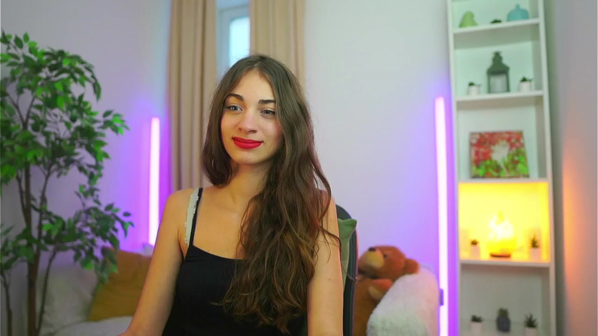 Gallery image thumbnail from Sophie__Grey's myfreecams stream on, 09/11/2025, 17:00 image 2 of 20