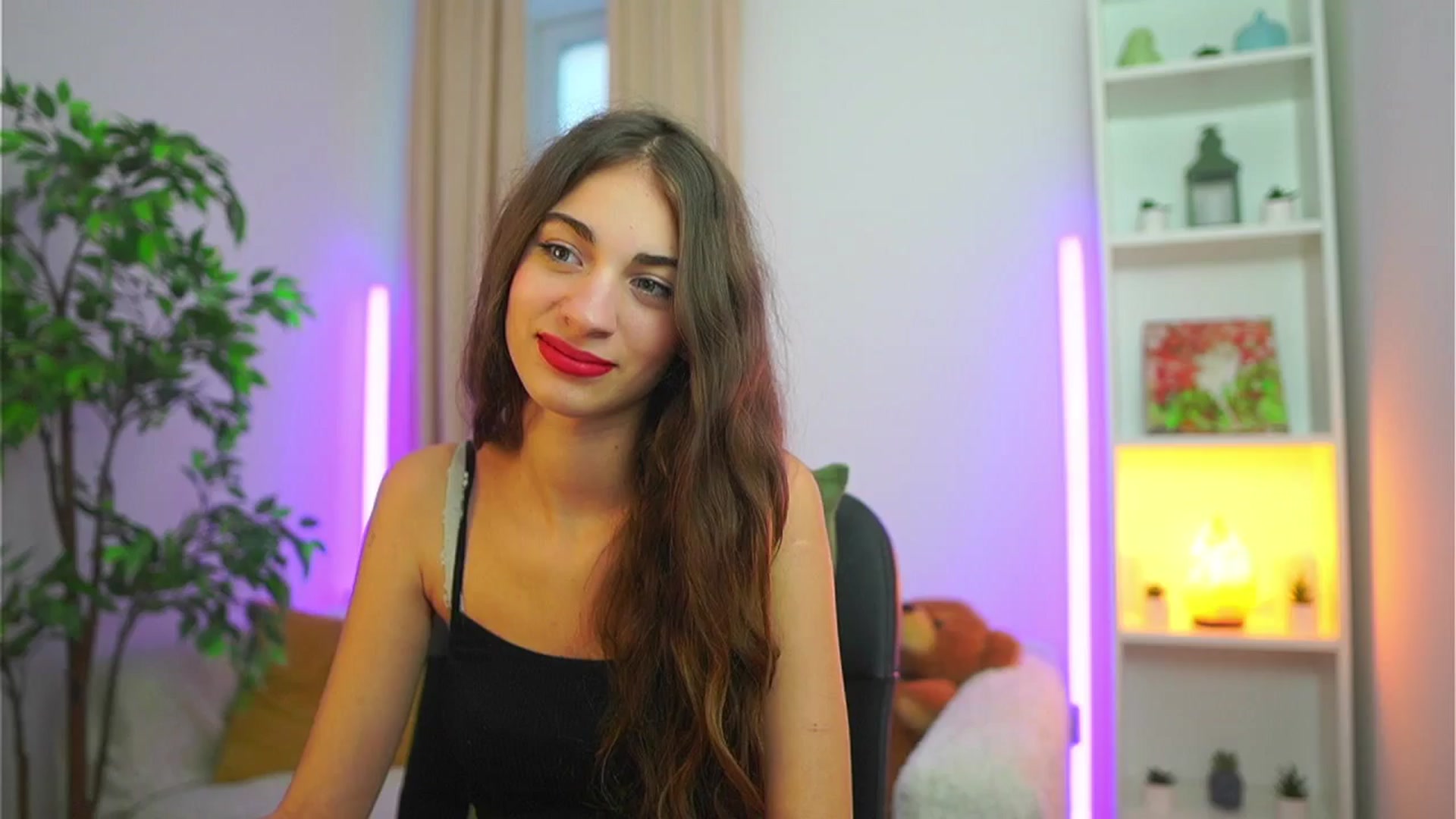 Gallery image thumbnail from Sophie__Grey's myfreecams stream on, 09/11/2025, 17:00 image 5 of 20