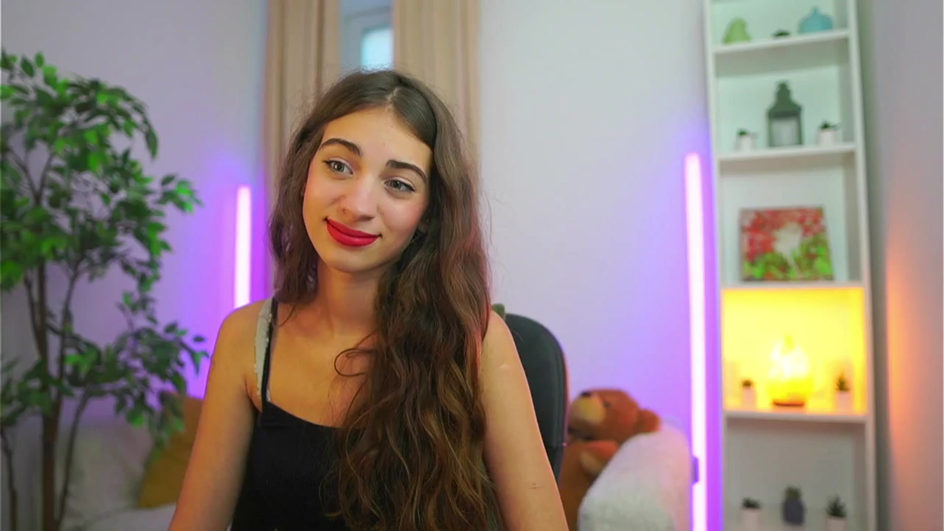 Gallery image thumbnail from Sophie__Grey's myfreecams stream on, 09/11/2025, 17:00 image 14 of 20
