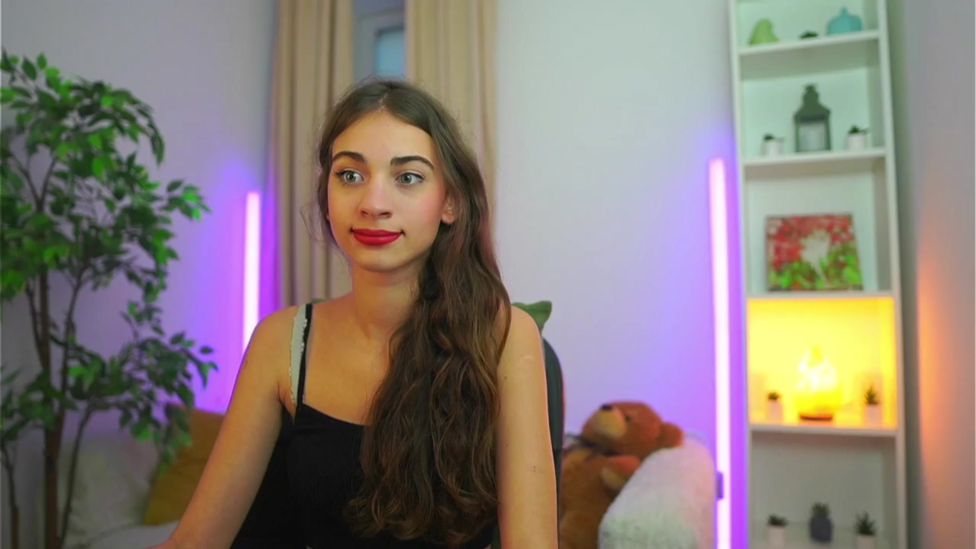Gallery image thumbnail from Sophie__Grey's myfreecams stream on, 09/11/2025, 17:00 image 20 of 20