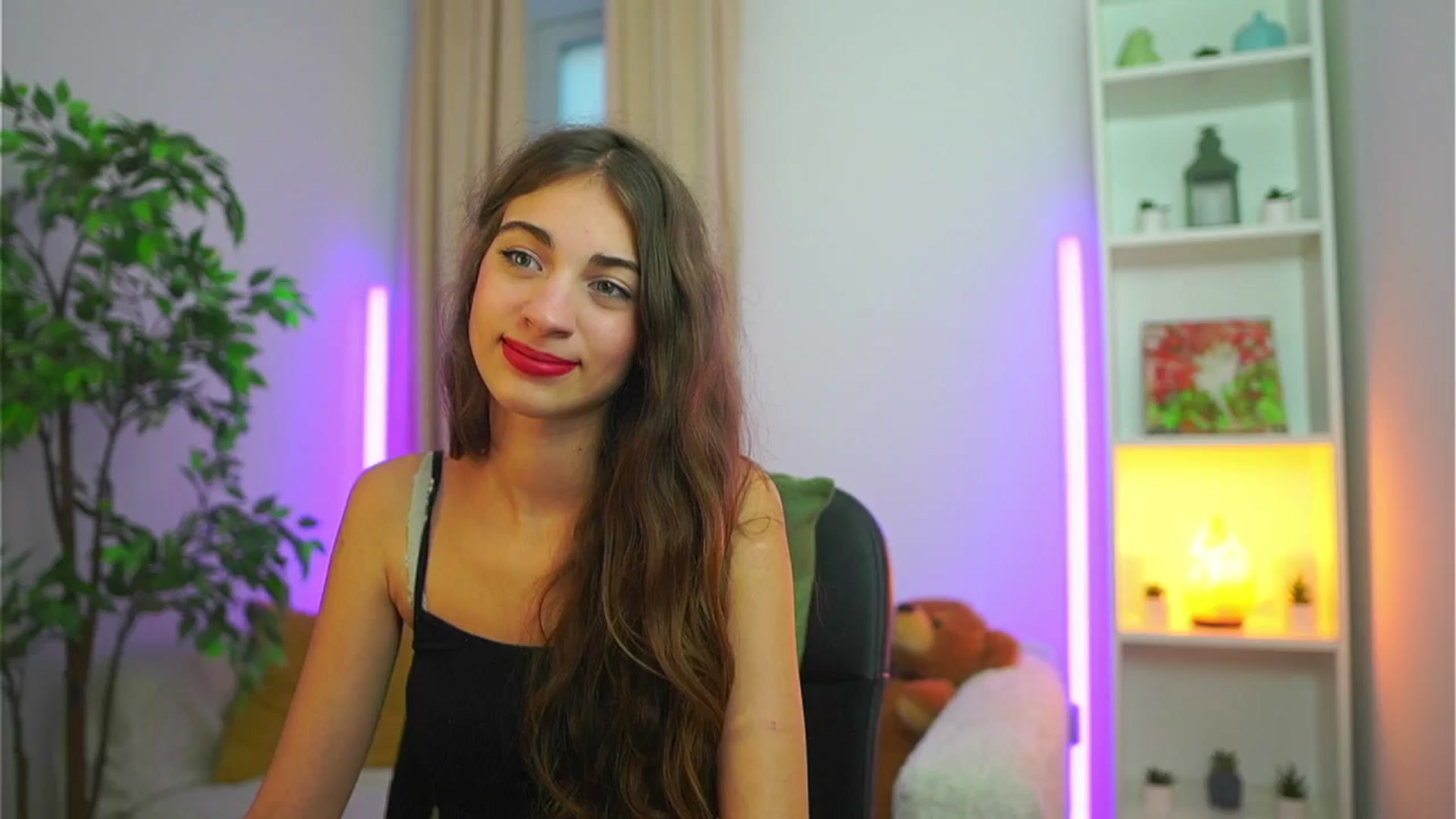 Gallery image thumbnail from Sophie__Grey's myfreecams stream on, 09/11/2025, 17:00 image 17 of 20