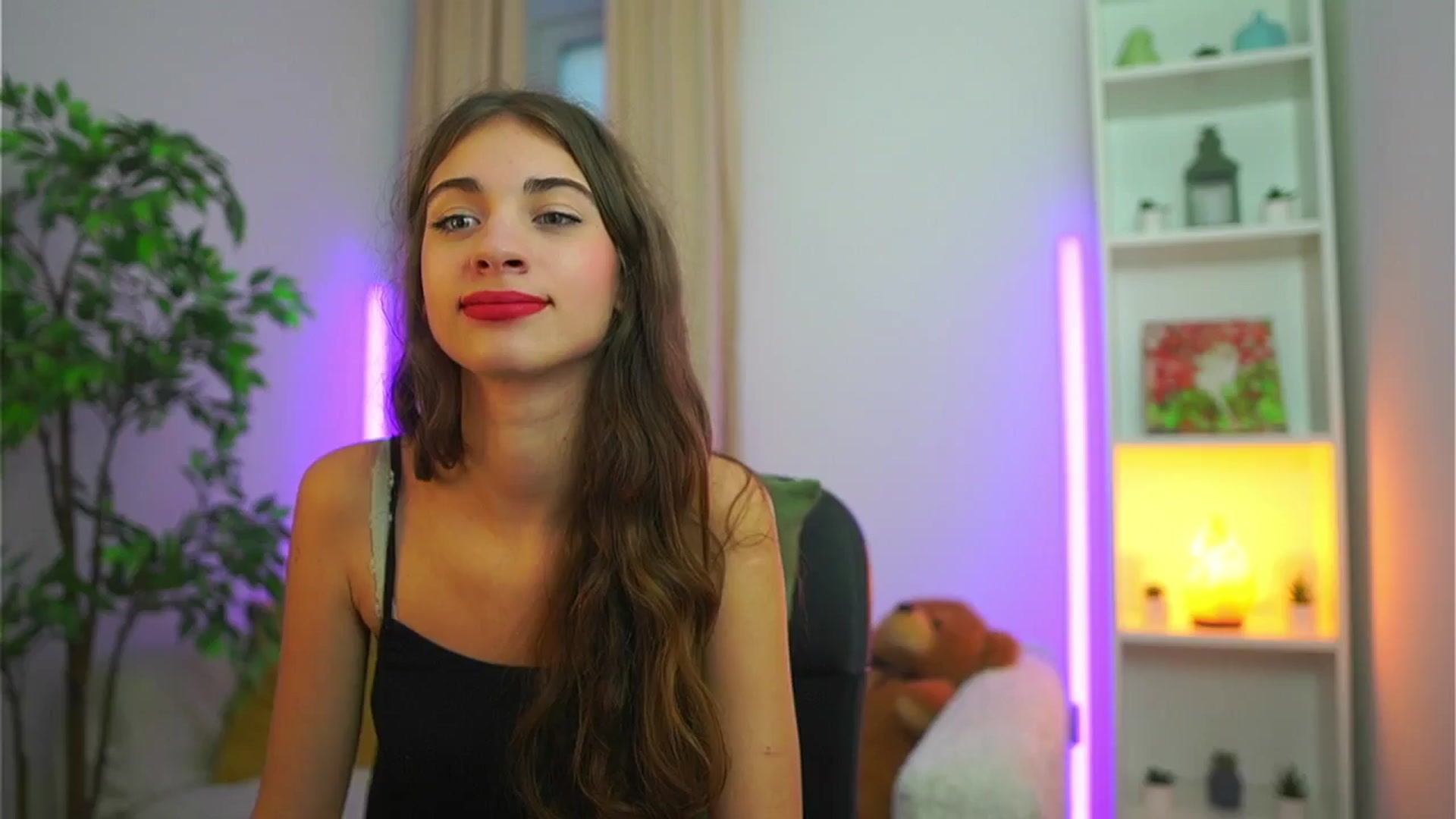 Gallery image thumbnail from Sophie__Grey's myfreecams stream on, 09/11/2025, 17:00 image 18 of 20