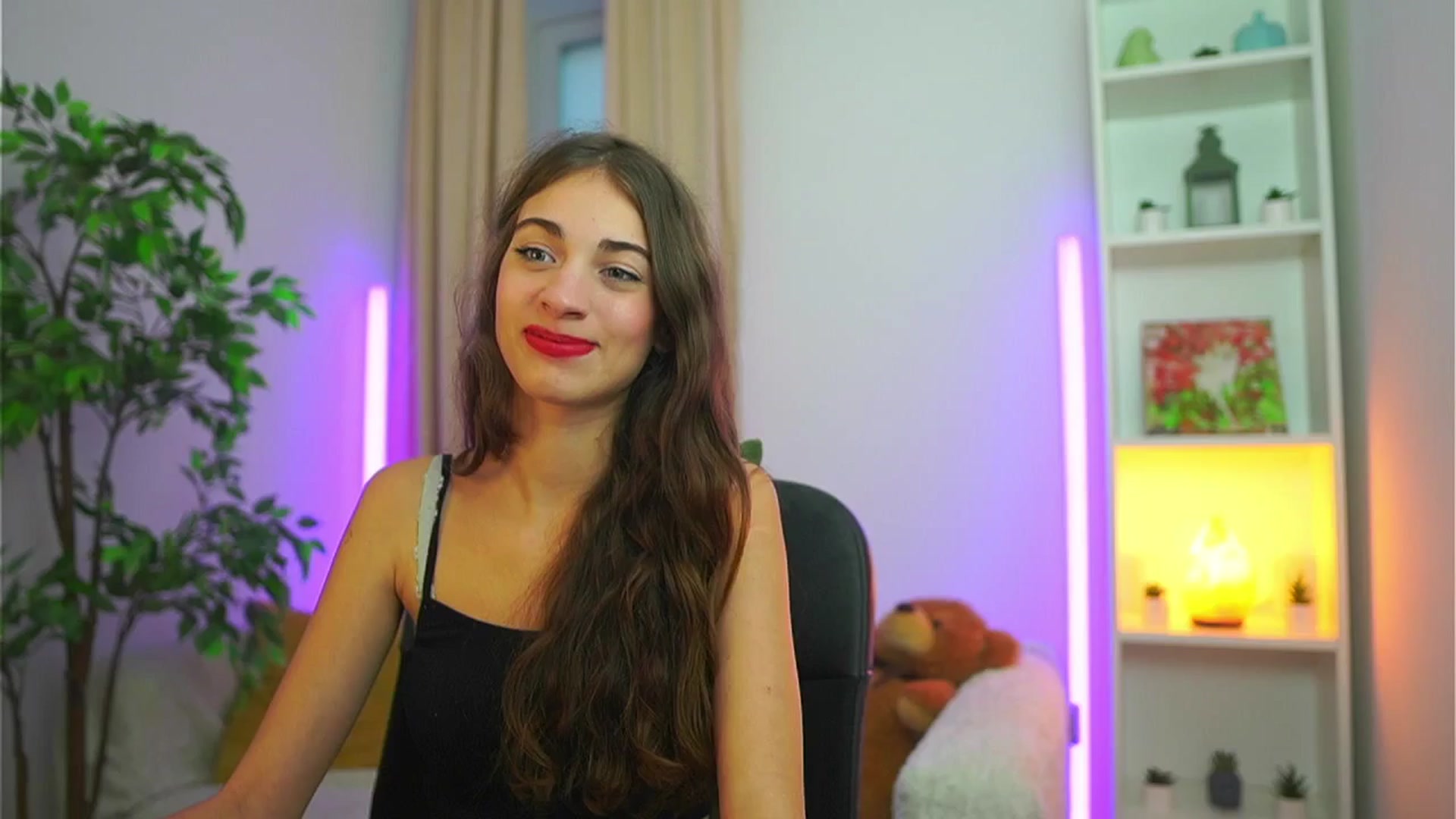 Gallery image thumbnail from Sophie__Grey's myfreecams stream on, 09/11/2025, 17:00 image 19 of 20