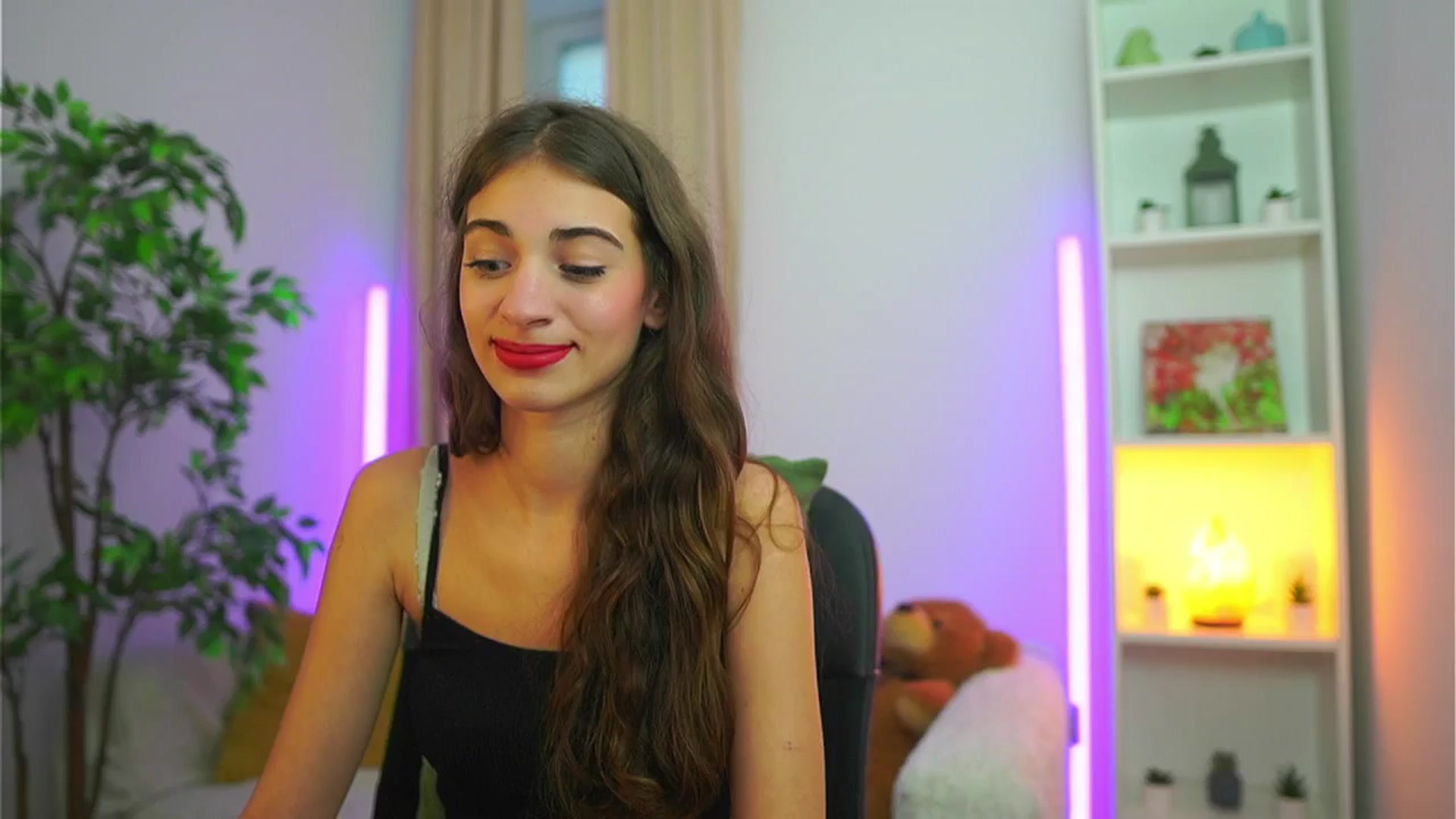Gallery image thumbnail from Sophie__Grey's myfreecams stream on, 09/11/2025, 17:00 image 16 of 20