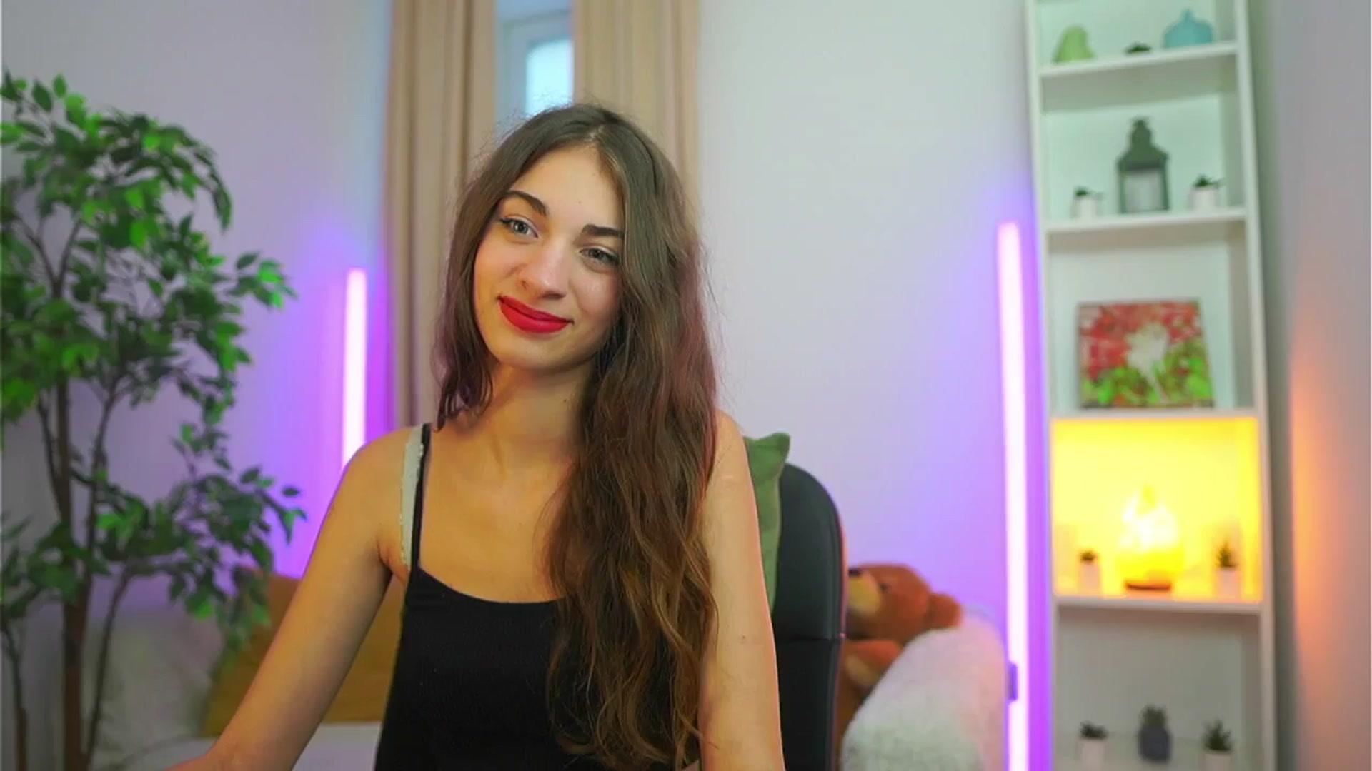 Gallery image thumbnail from Sophie__Grey's myfreecams stream on, 09/11/2025, 17:00 image 3 of 20