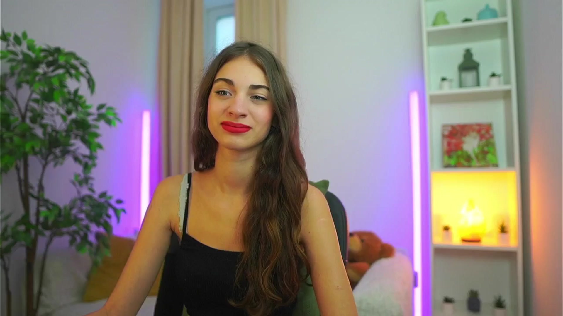 Gallery image thumbnail from Sophie__Grey's myfreecams stream on, 09/11/2025, 17:00 image 4 of 20