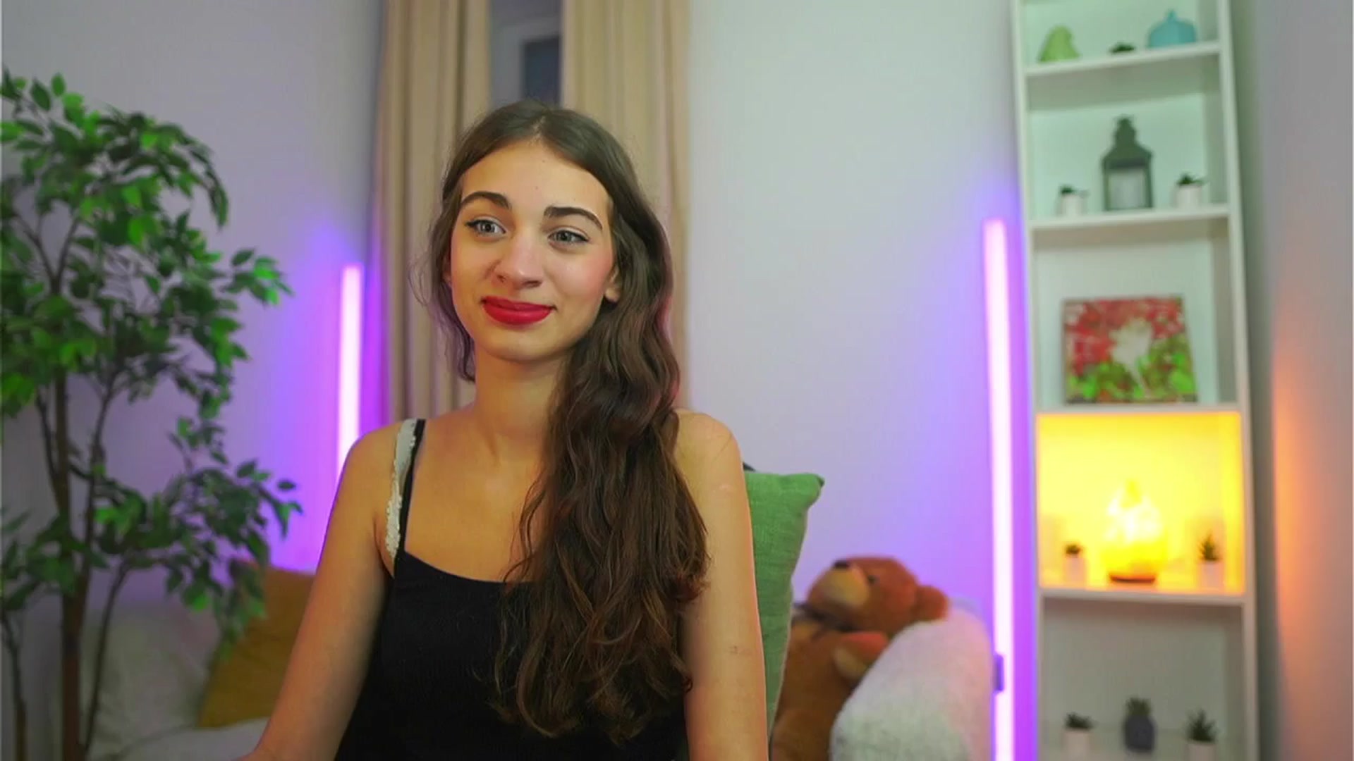 Gallery image thumbnail from Sophie__Grey's myfreecams stream on, 09/11/2025, 17:51 image 4 of 20