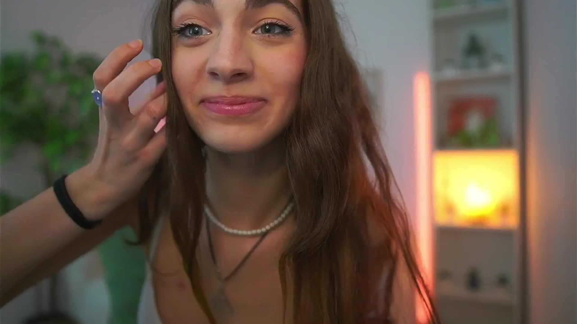 Gallery image thumbnail from Sophie__Grey's myfreecams stream on, 09/20/2025, 14:28 image 15 of 20