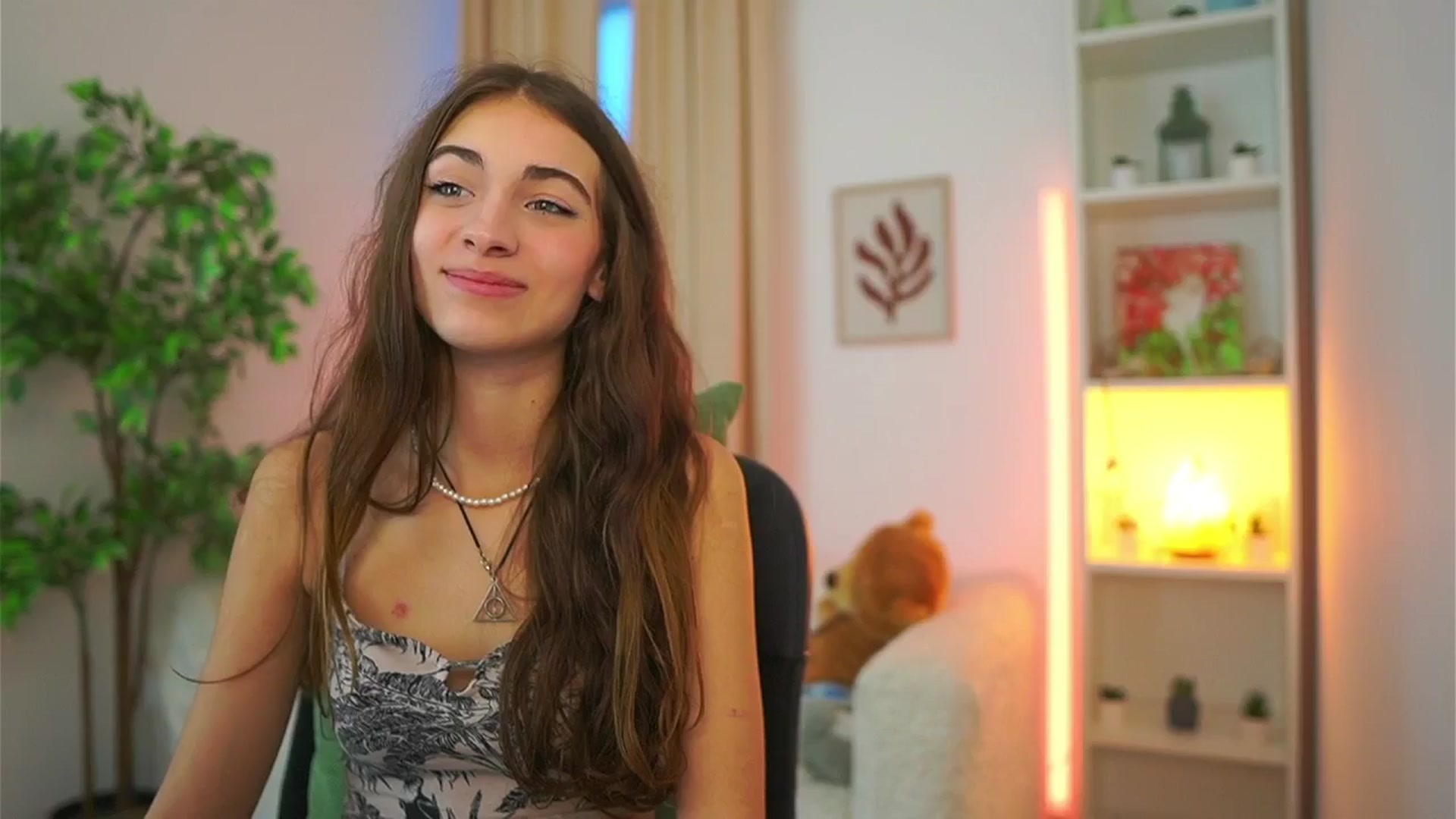Gallery image thumbnail from Sophie__Grey's myfreecams stream on, 09/20/2025, 17:17 image 4 of 20