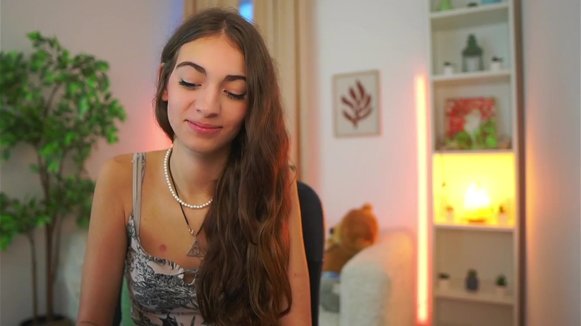 Gallery image thumbnail from Sophie__Grey's myfreecams stream on, 09/20/2025, 17:17 image 6 of 20
