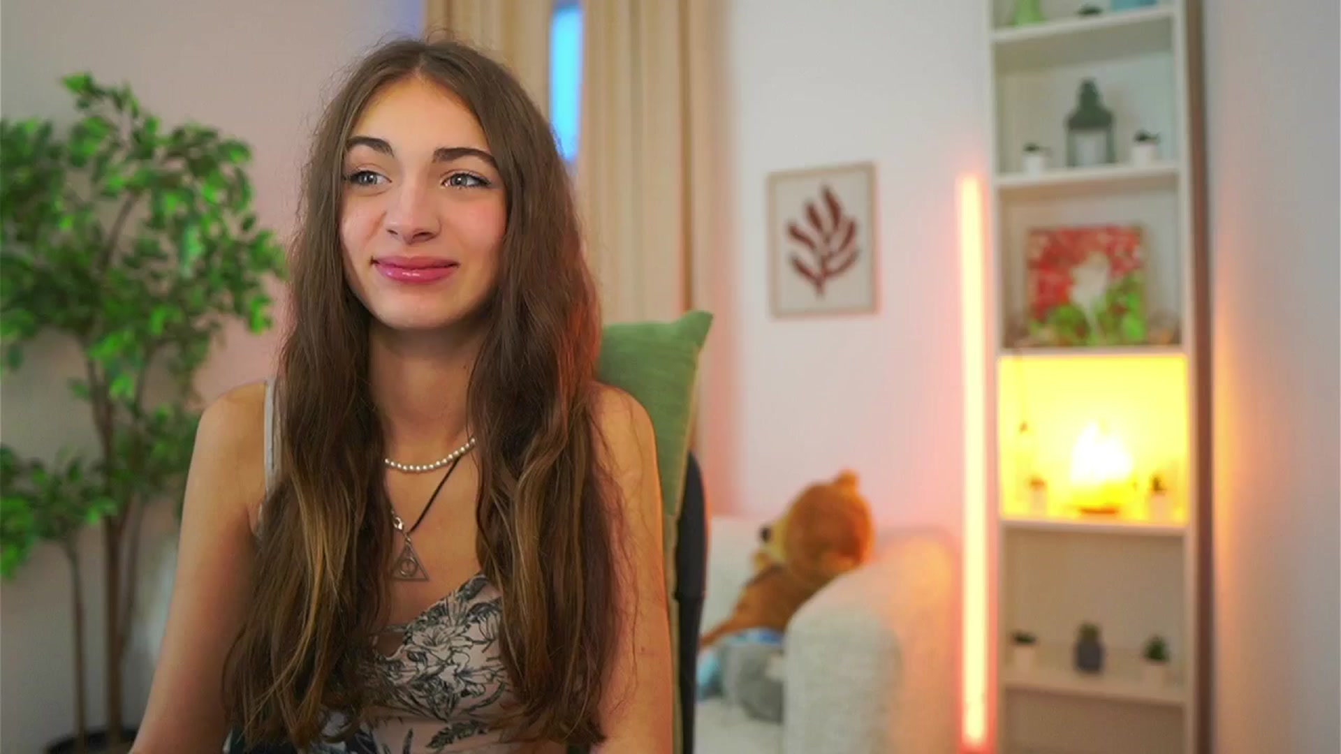 Gallery image thumbnail from Sophie__Grey's myfreecams stream on, 09/20/2025, 17:17 image 8 of 20