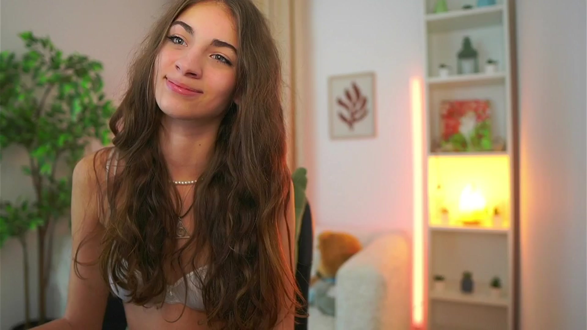 Gallery image thumbnail from Sophie__Grey's myfreecams stream on, 09/20/2025, 19:08 image 5 of 20
